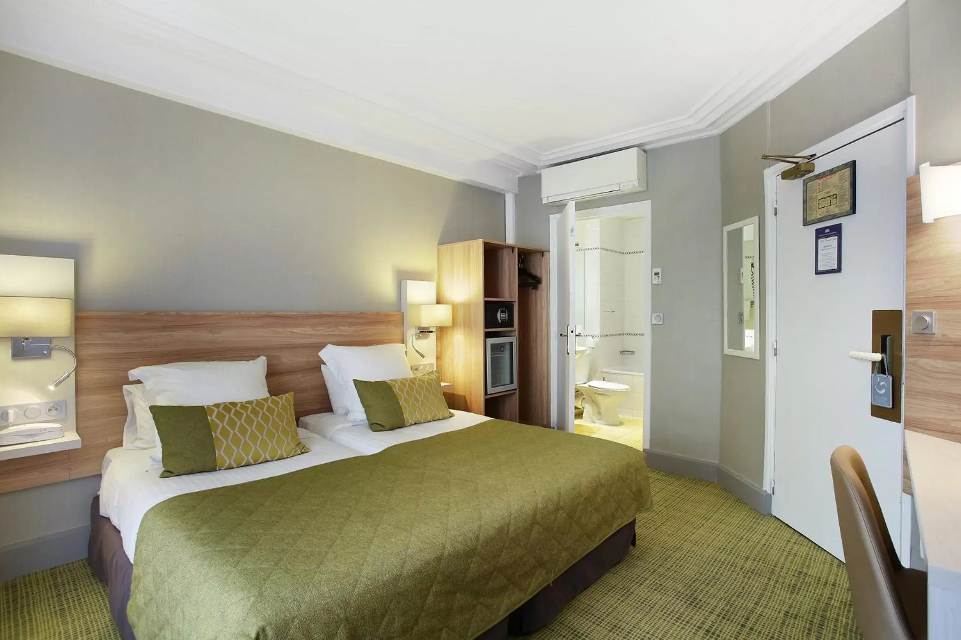 Superior Twin Room in Hotel Lautrec Opera