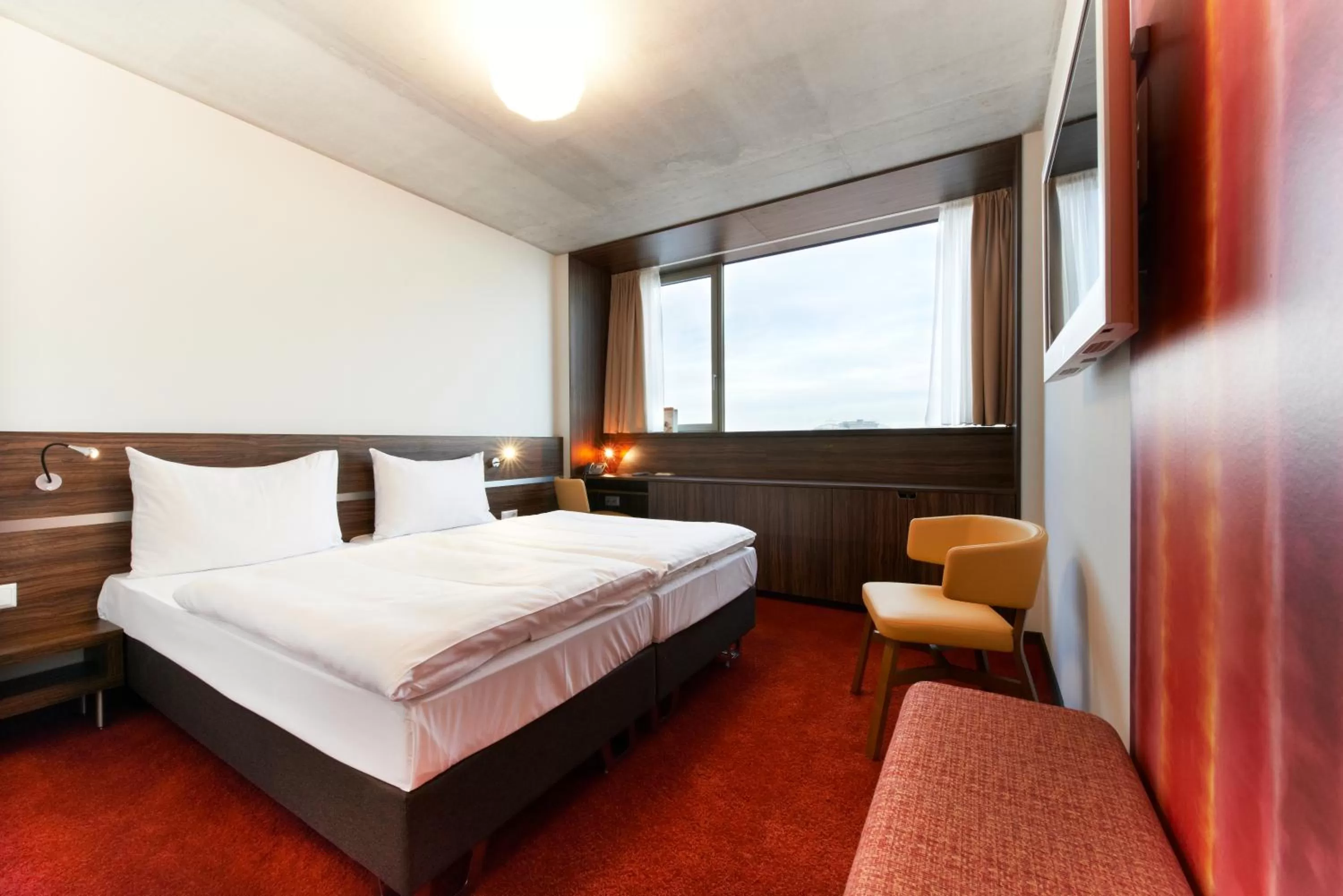 Comfort Double Room in Simm's Hotel - cityhotel next to Metro U3