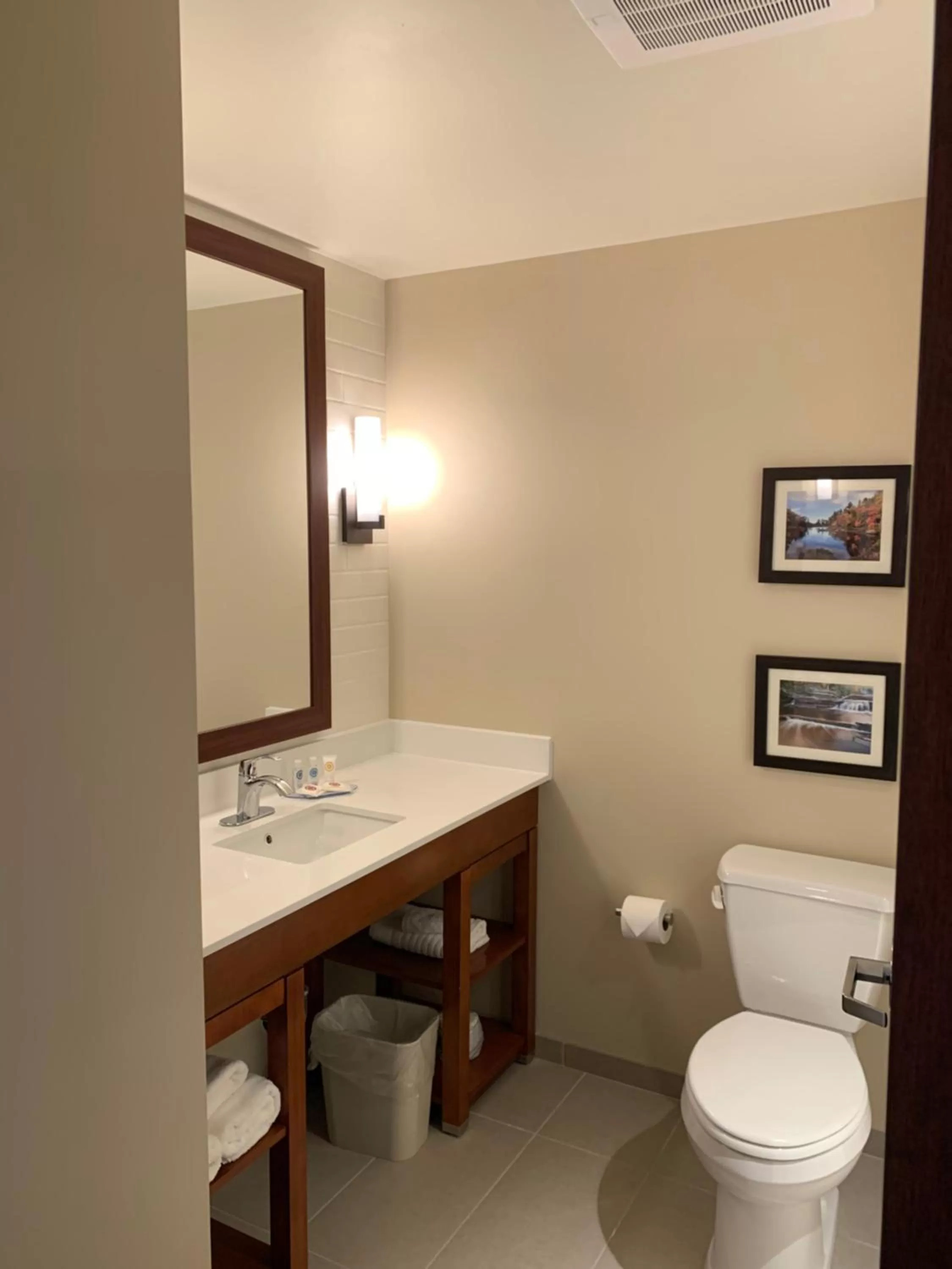 King Room - Accessible/Non Smoking in Comfort Inn & Suites