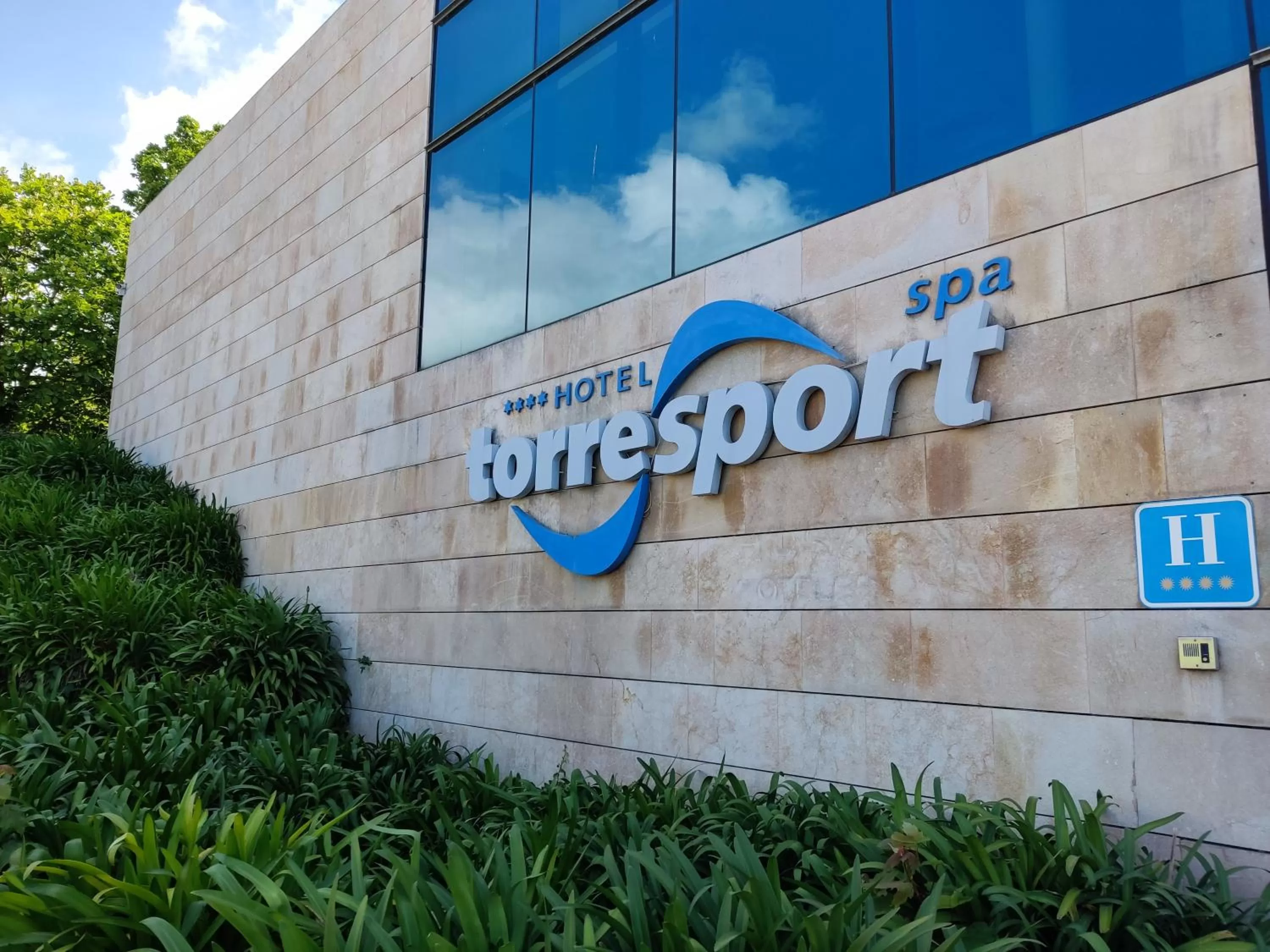 Facade/entrance in Hotel Torresport