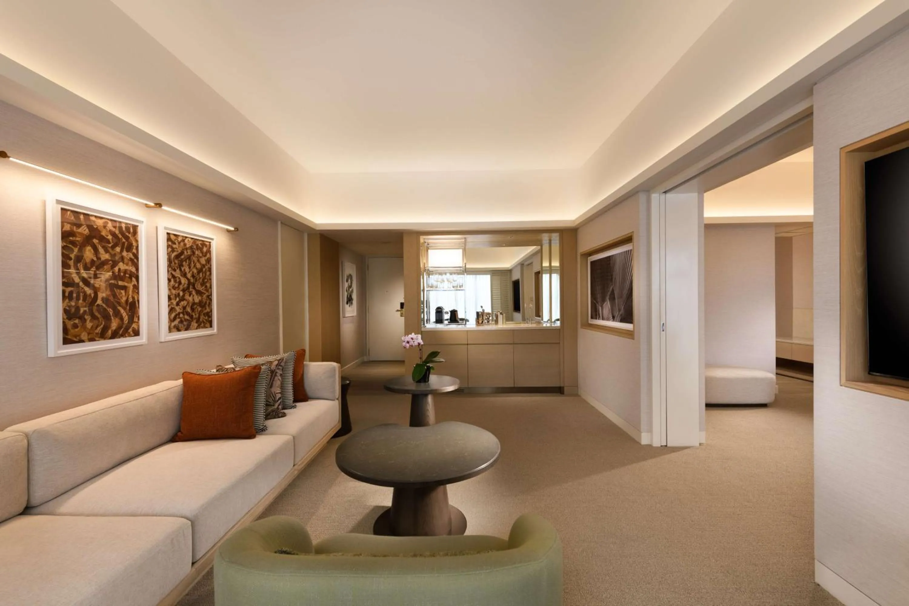 Deluxe Twin Suite with Balcony and Lounge Access in Conrad Singapore Orchard