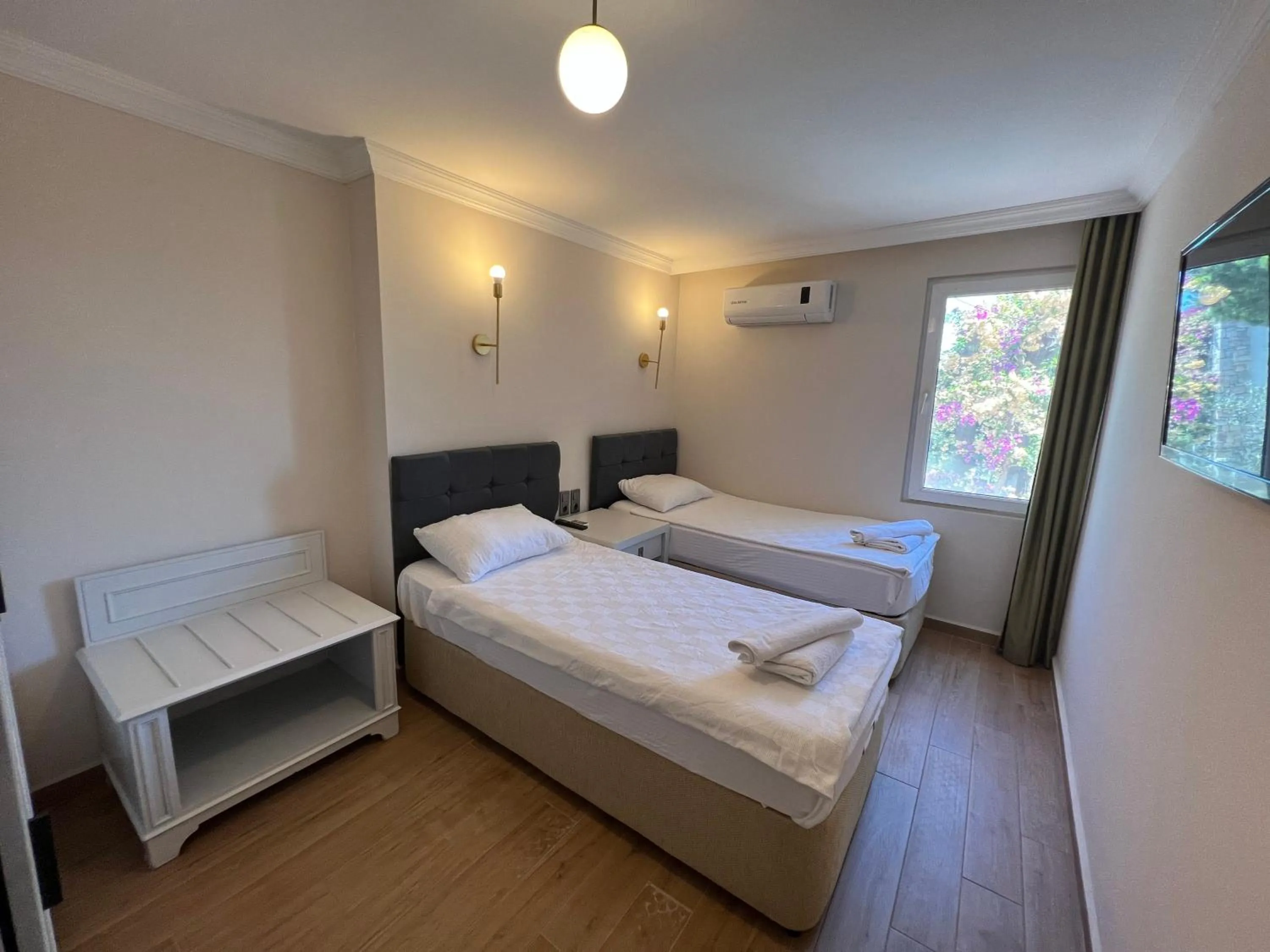 Bedroom, Bed in Moonshine Hotel & Suites