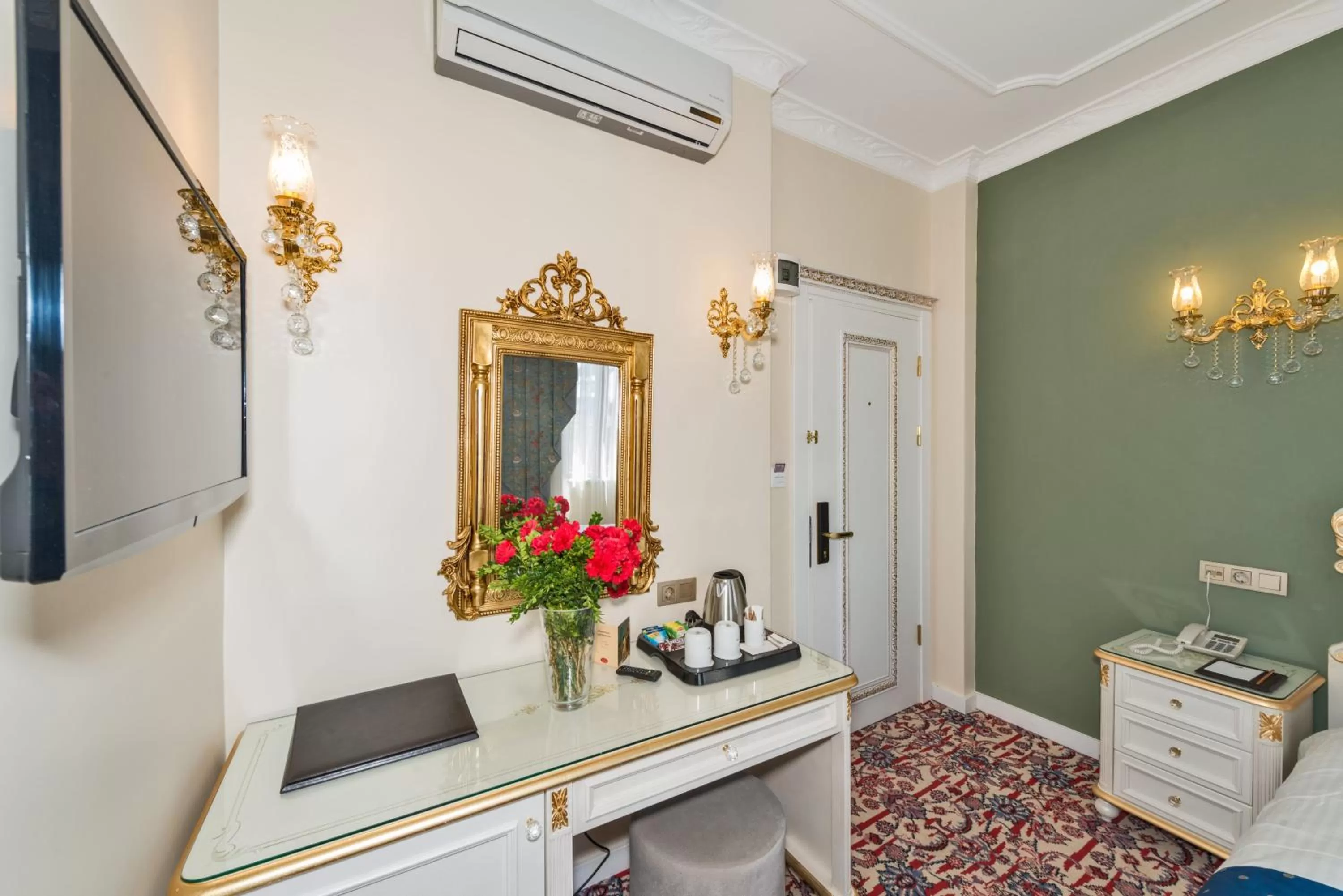 Deluxe Triple Room - single occupancy in Galatower Hotel