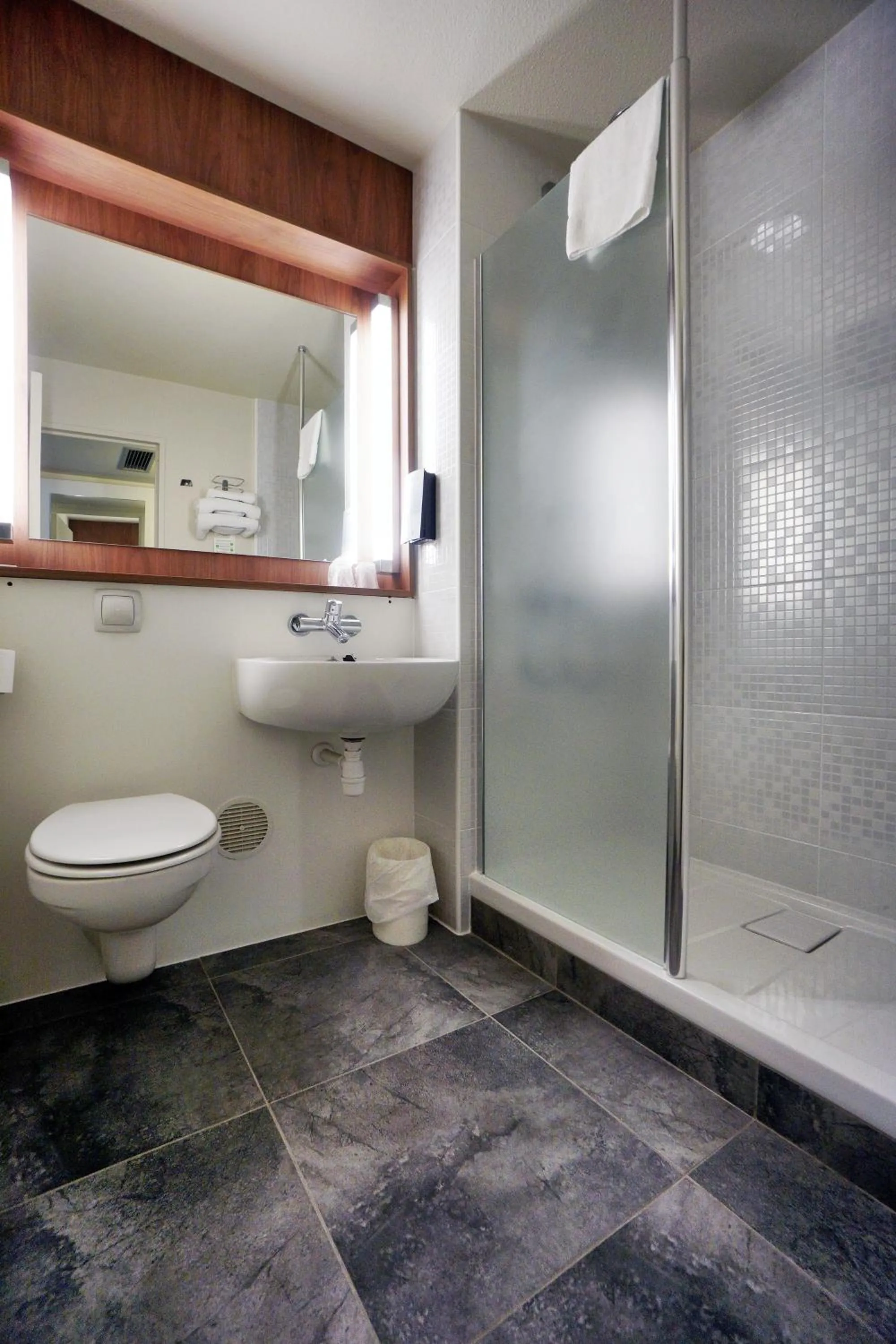 Standard Twin Room in Campanile Paris Ouest - Chaville