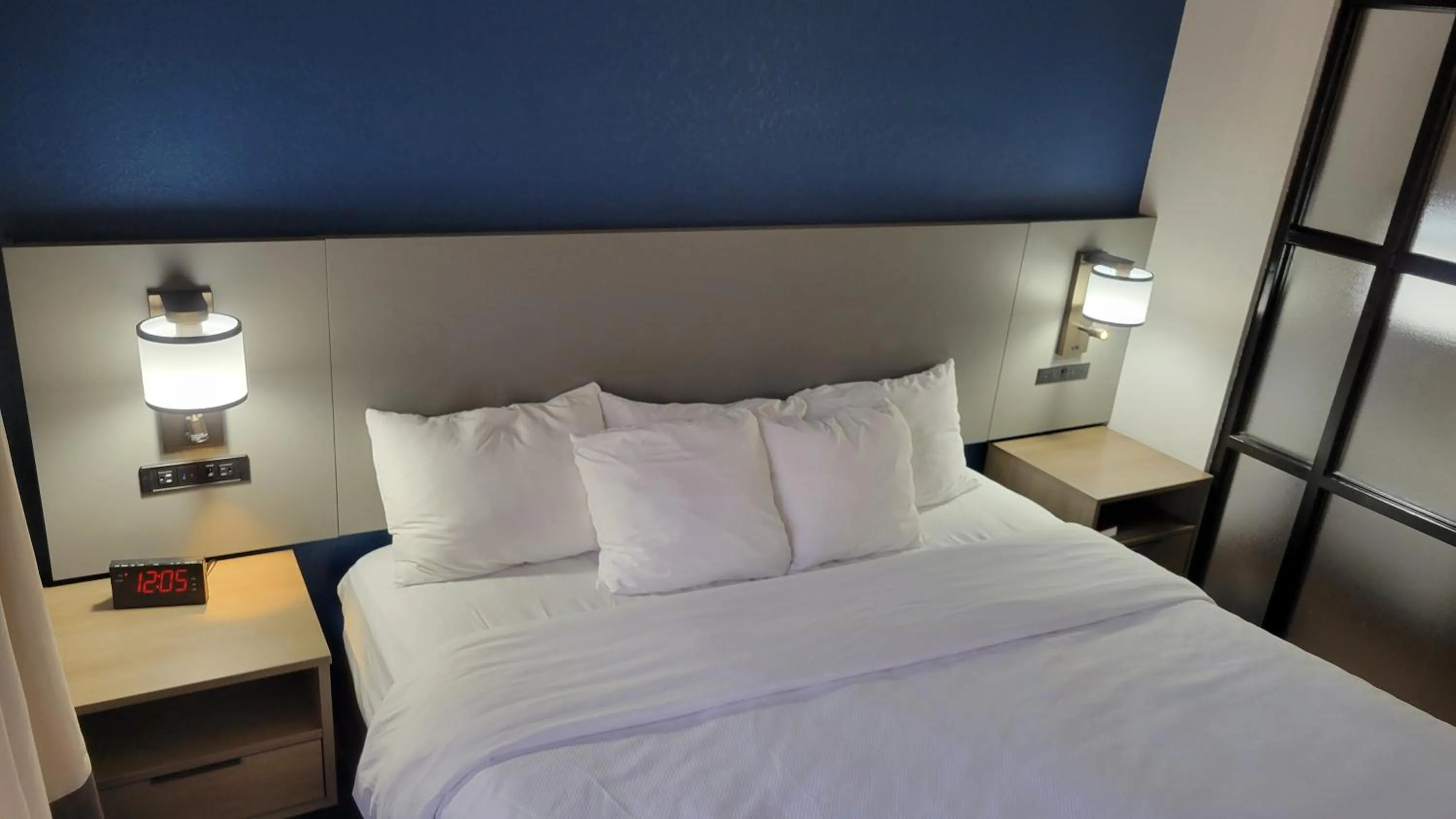 King Suite - Accessible/Non-Smoking in Comfort Suites Macon Northwest
