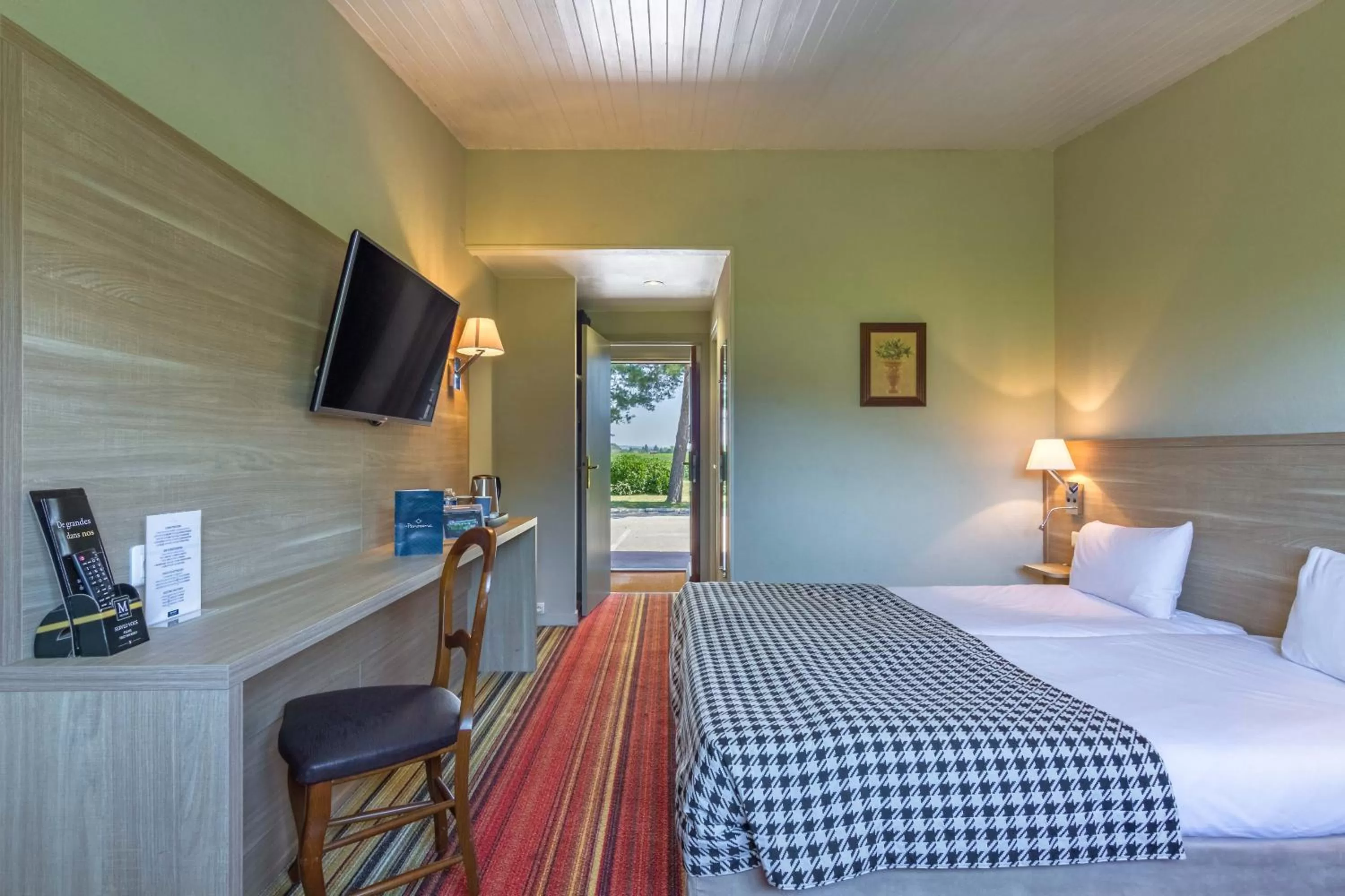 Double Room in Kyriad Prestige Beaune le Panorama