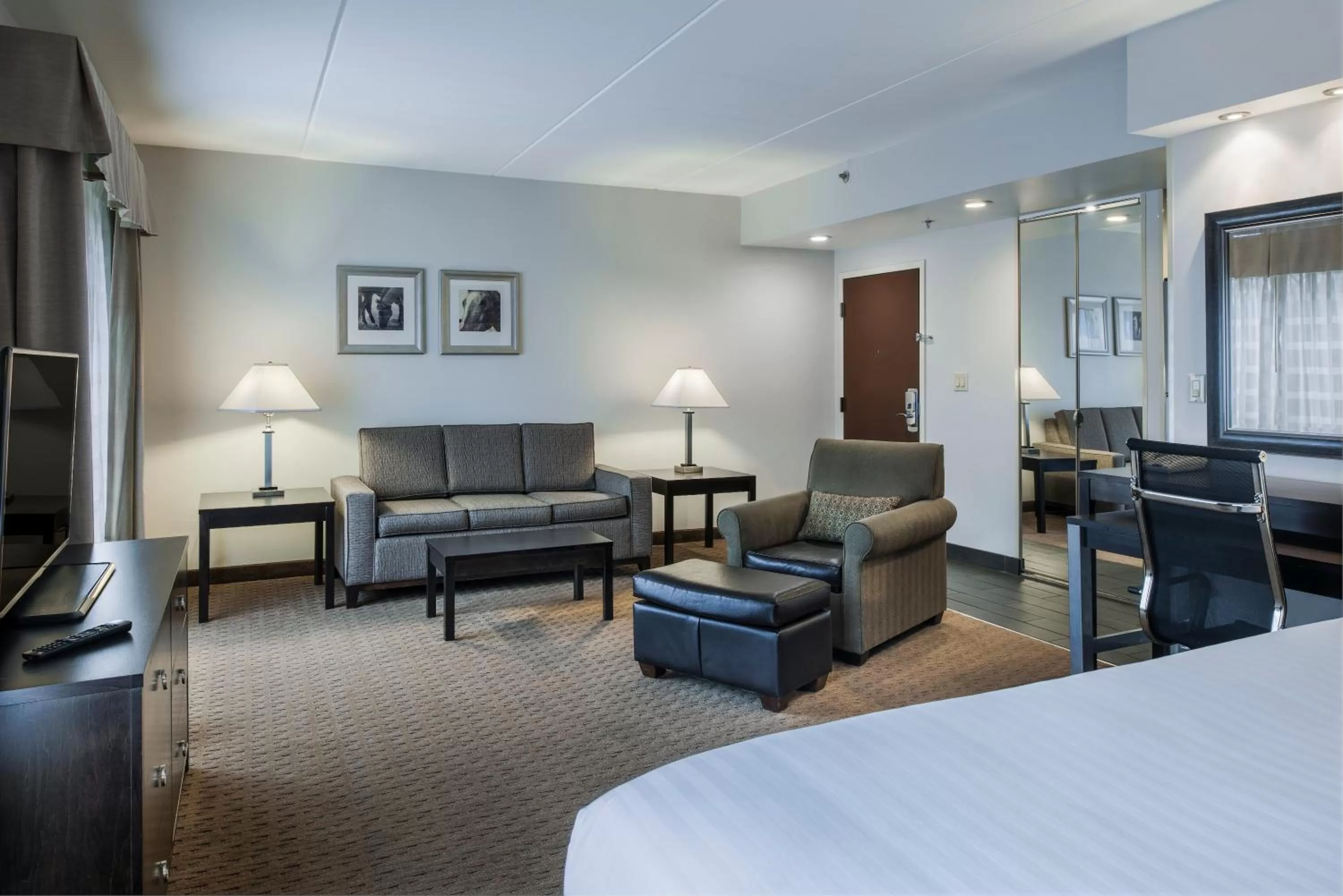 King Suite in Holiday Inn Express & Suites Laurel Lakes by IHG