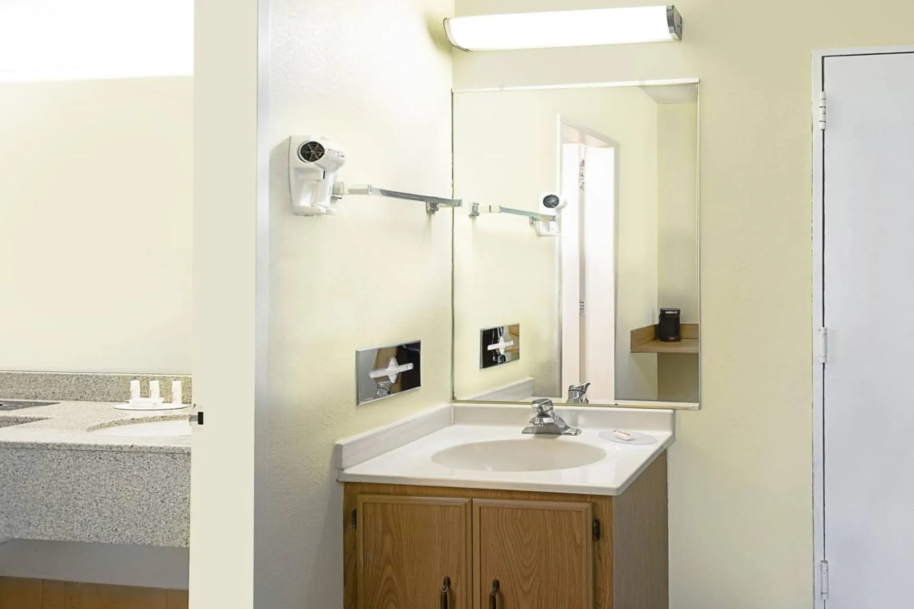 Double Room - Disability Access/Non-Smoking in Howard Johnson by Wyndham Newburgh