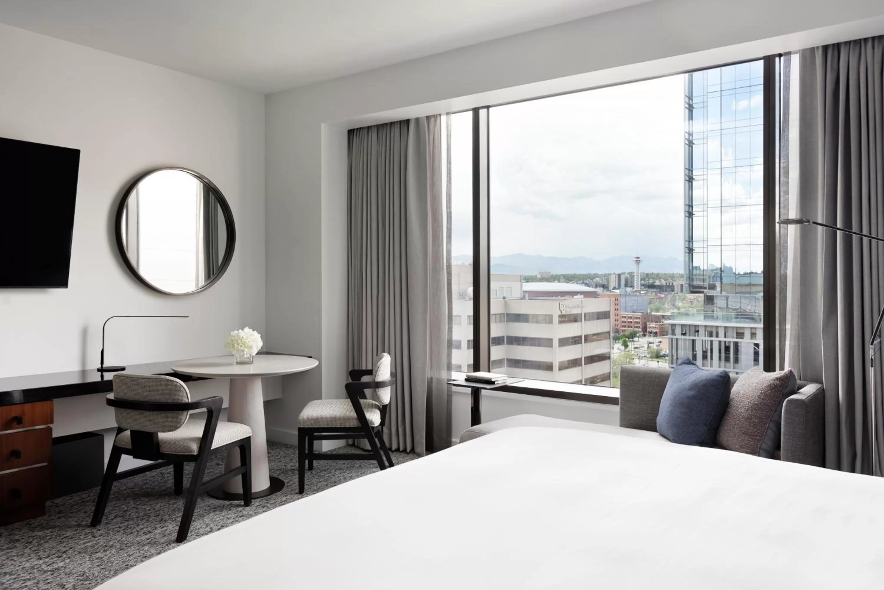 Deluxe Mountain Room with Two Double Beds - Disability Access in Four Seasons Hotel Denver