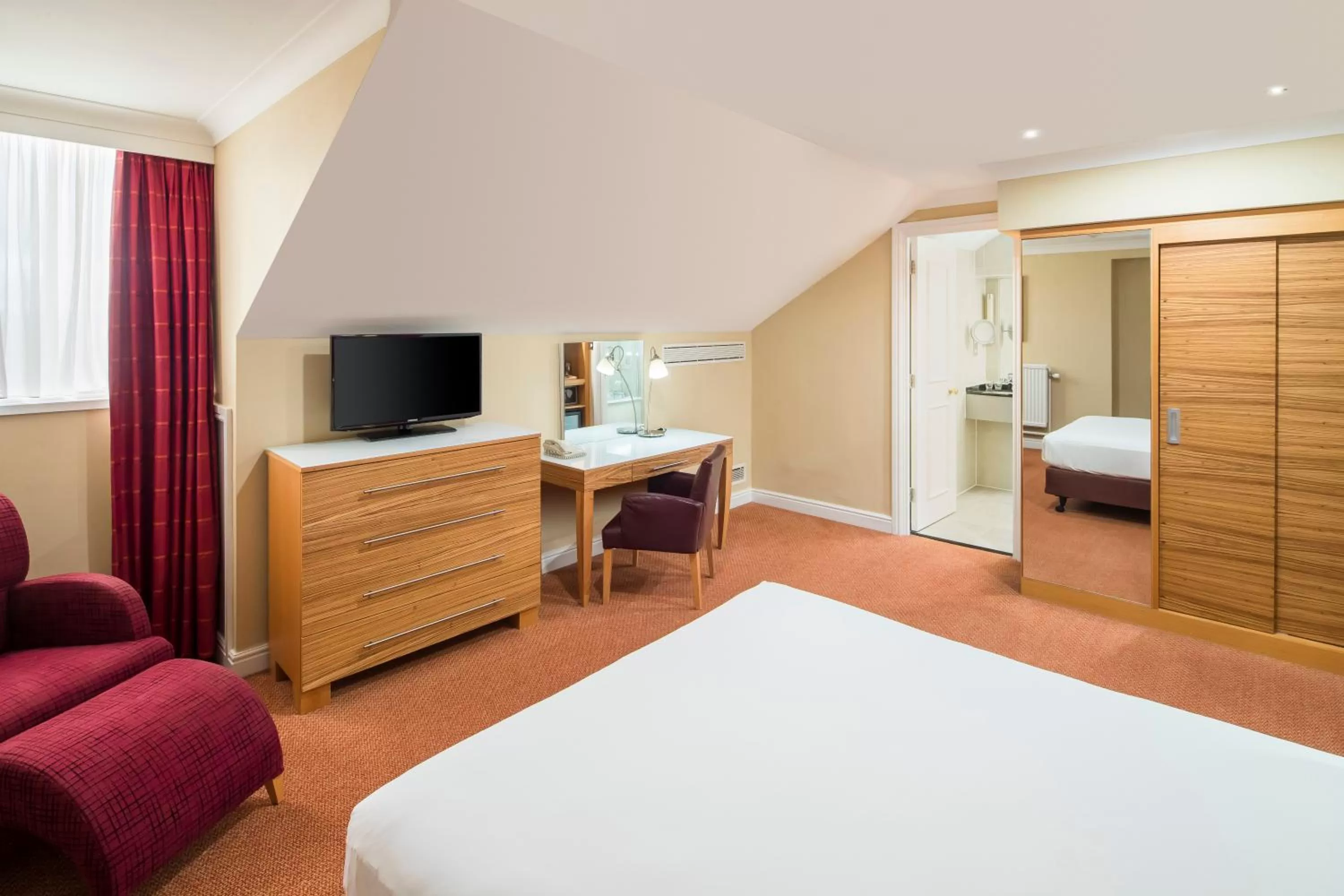 Premium Queen Room in Crowne Plaza Chester by IHG