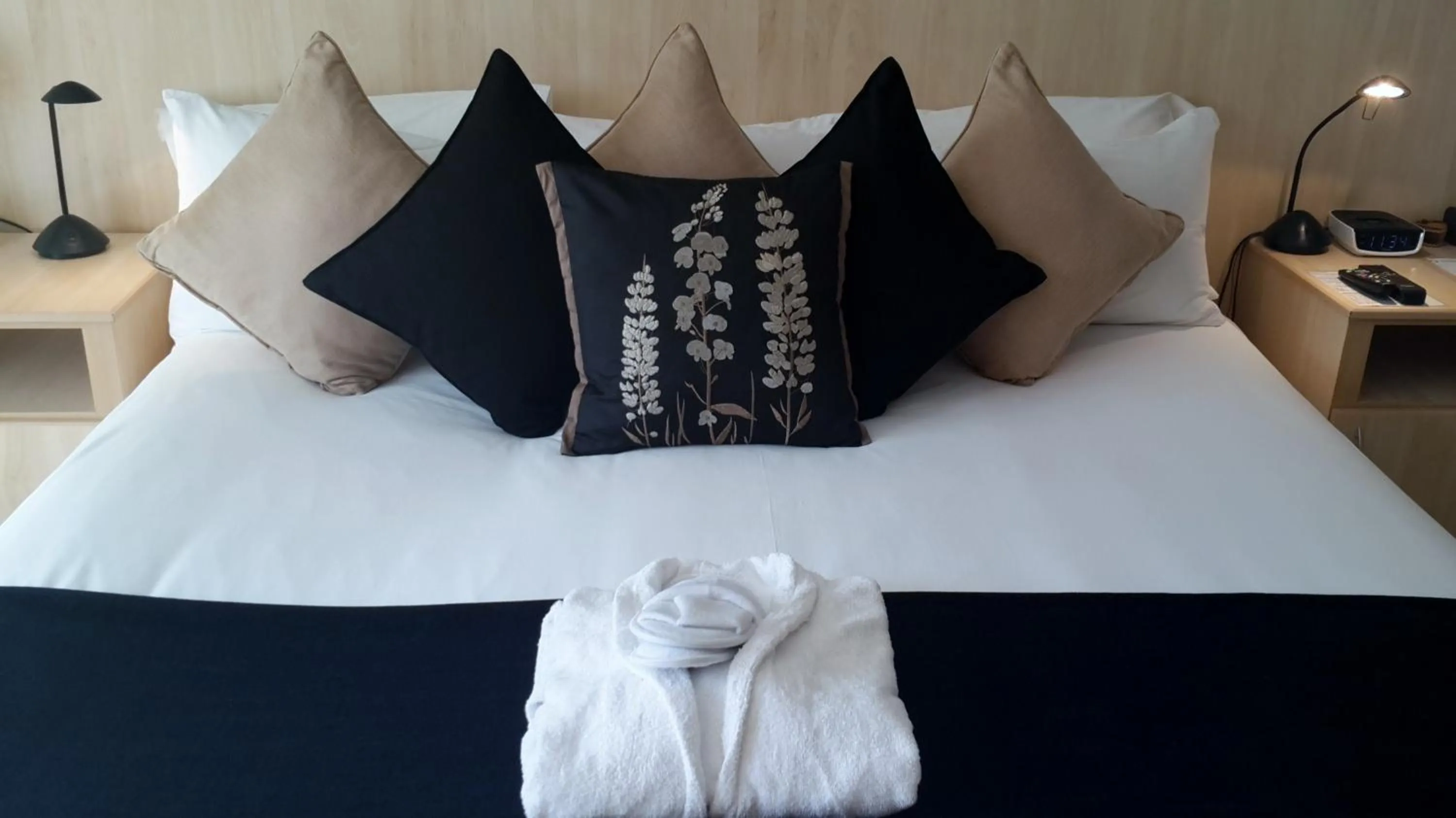 Luxury Double or Twin Room with Kitchenette - single occupancy in Riversong Guest House