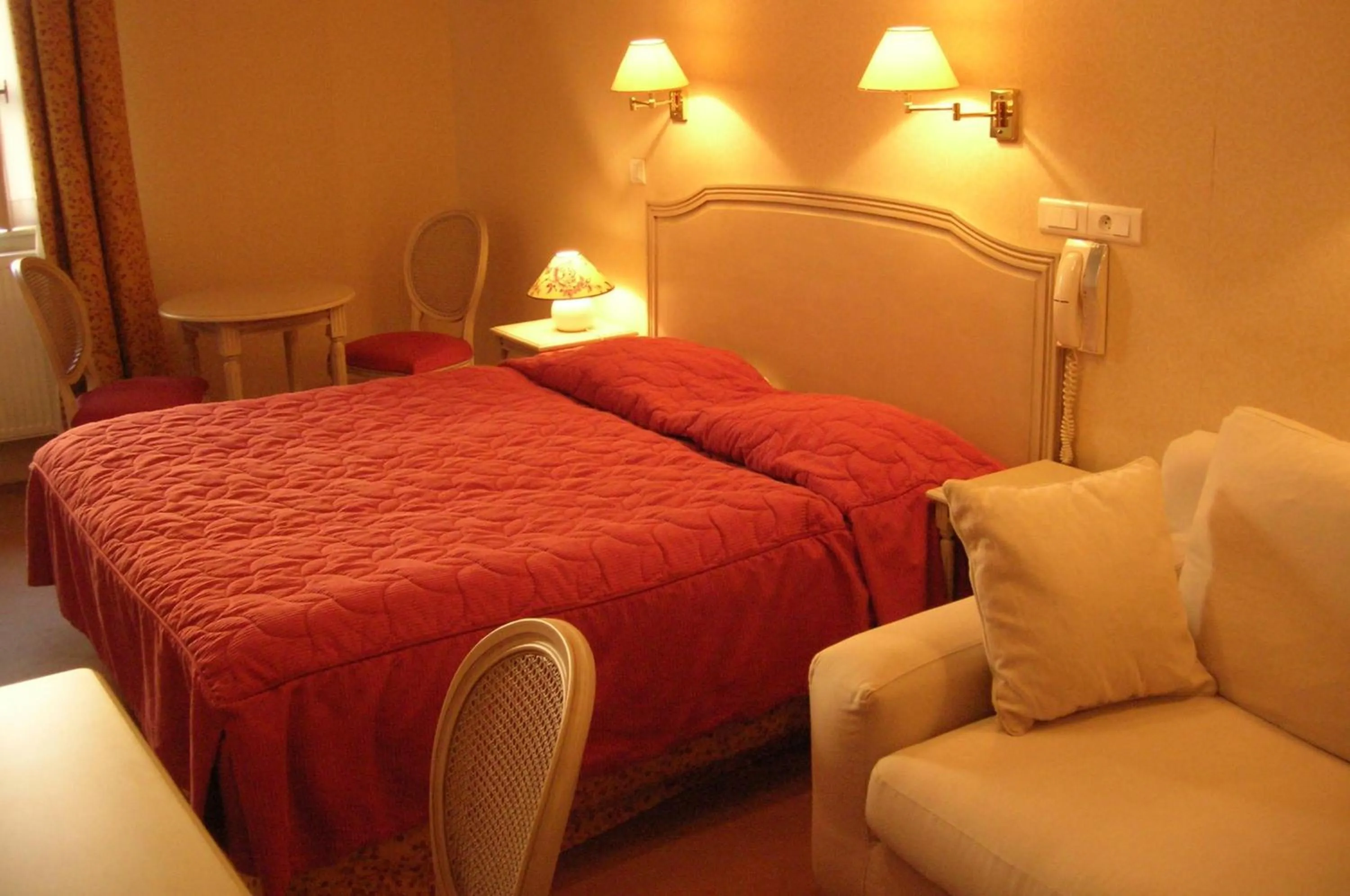 Comfort Double or Twin Room in Hostellerie des Trois Pigeons, Paray-le-Monial
