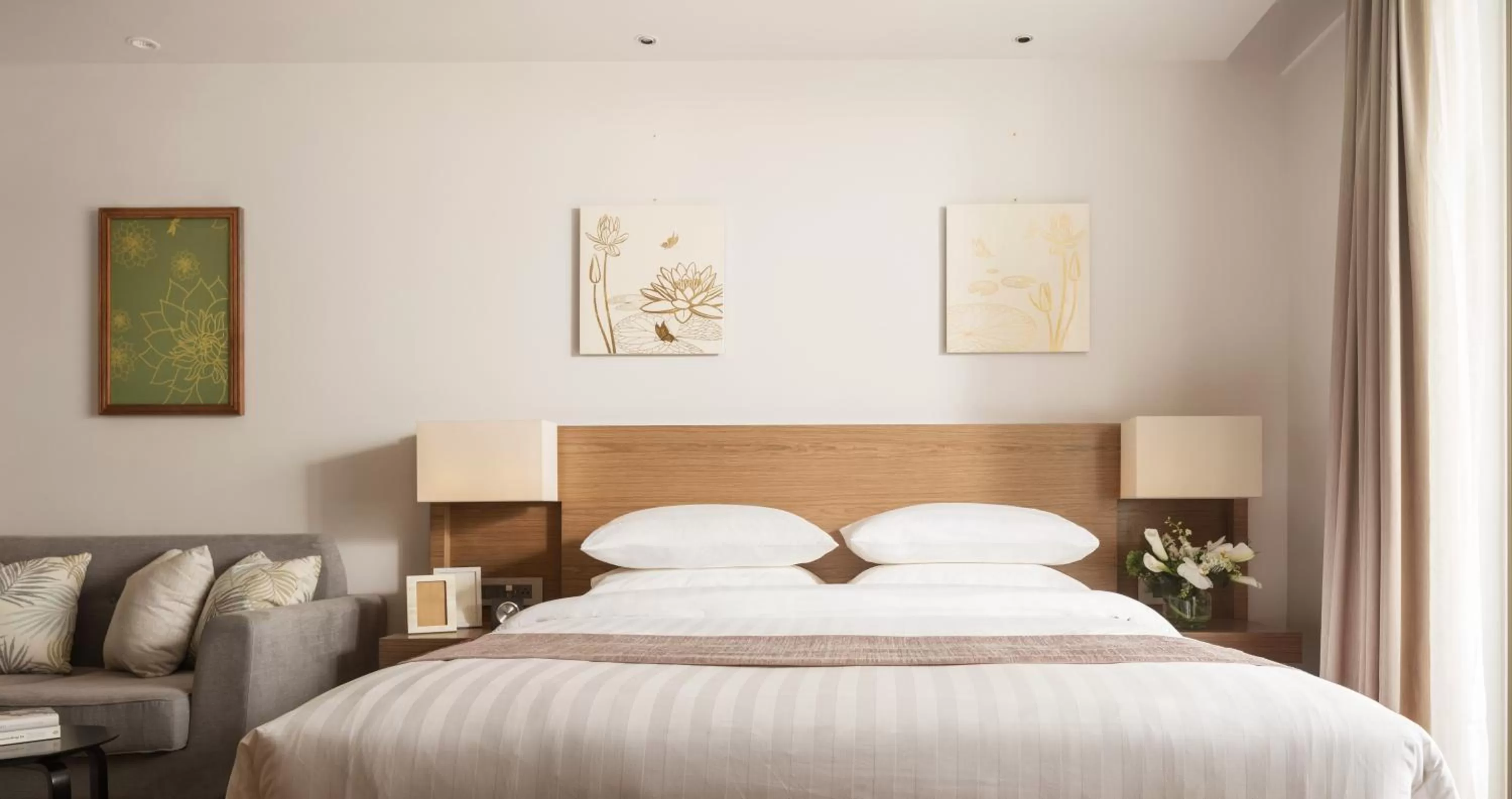 Standard King Room in Hotel Emion Phnom Penh