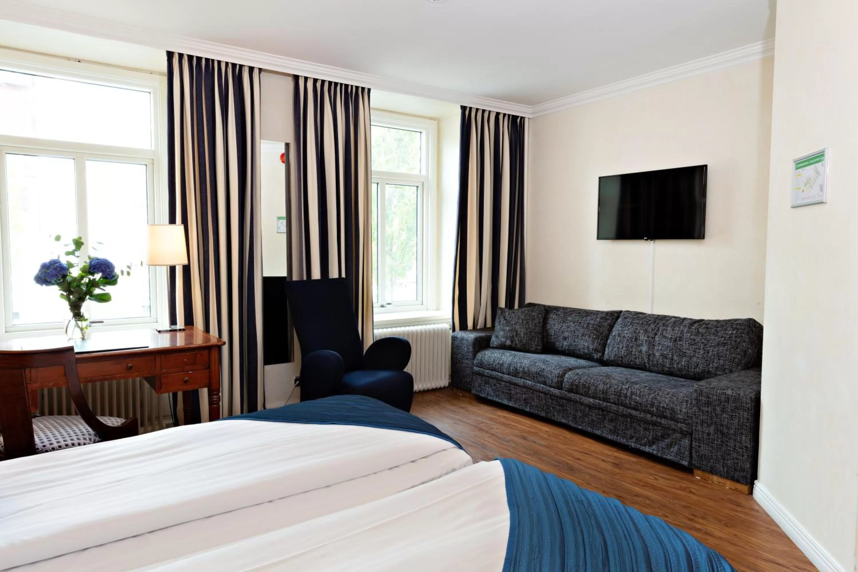 Family Room with Two Single Beds and Sofa Bed - Non-Smoking in Center Hotel - Sure Hotel by Best Western
