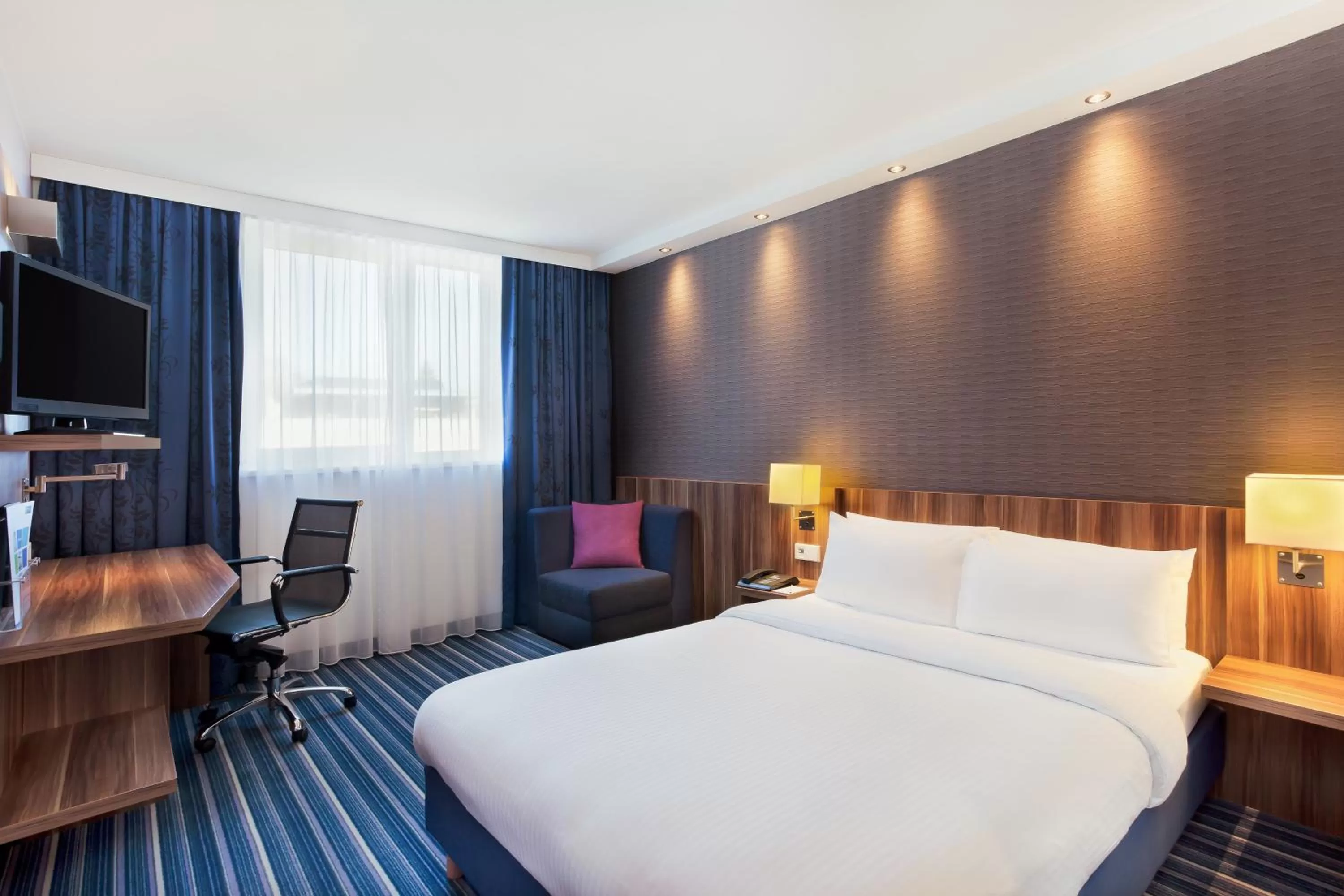 Standard Queen Room with Courtyard View in Holiday Inn Express Augsburg by IHG