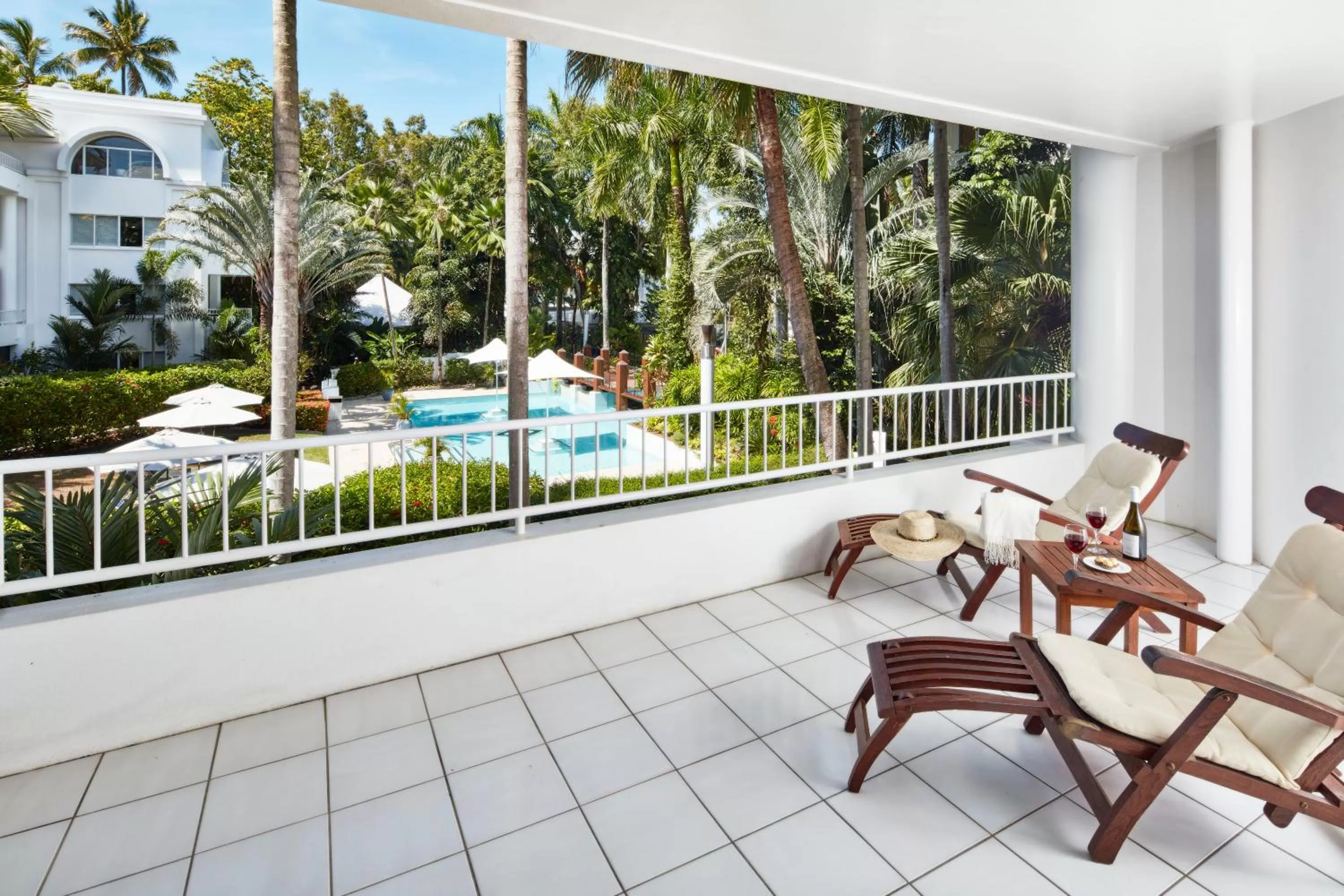 2 Bedroom Pool View Apartment - Free Parking, WiFi and Daily Beach Yoga in Alamanda Palm Cove by Lancemore