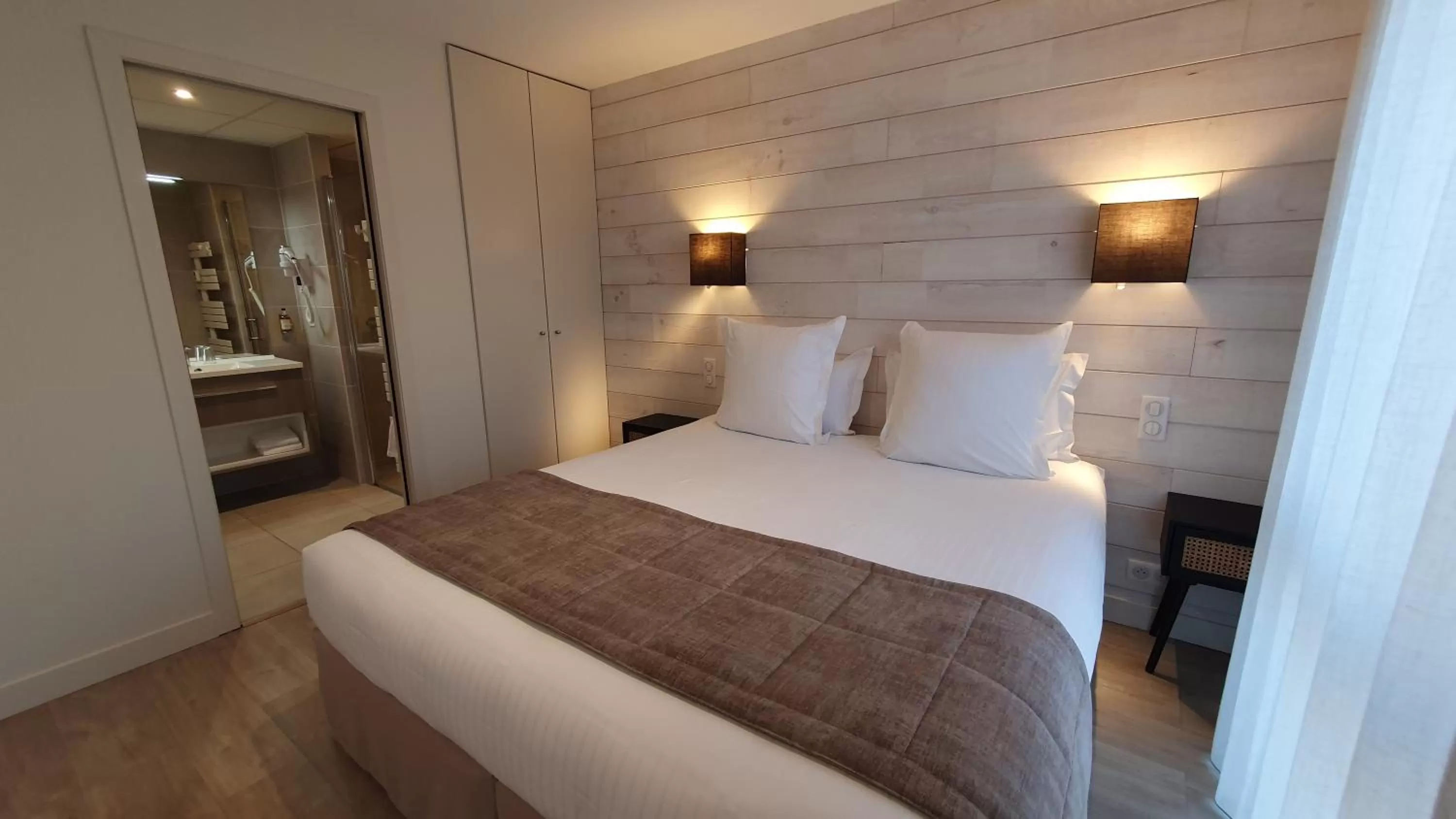 Prestige Double Room in Logis Hotel La Closerie