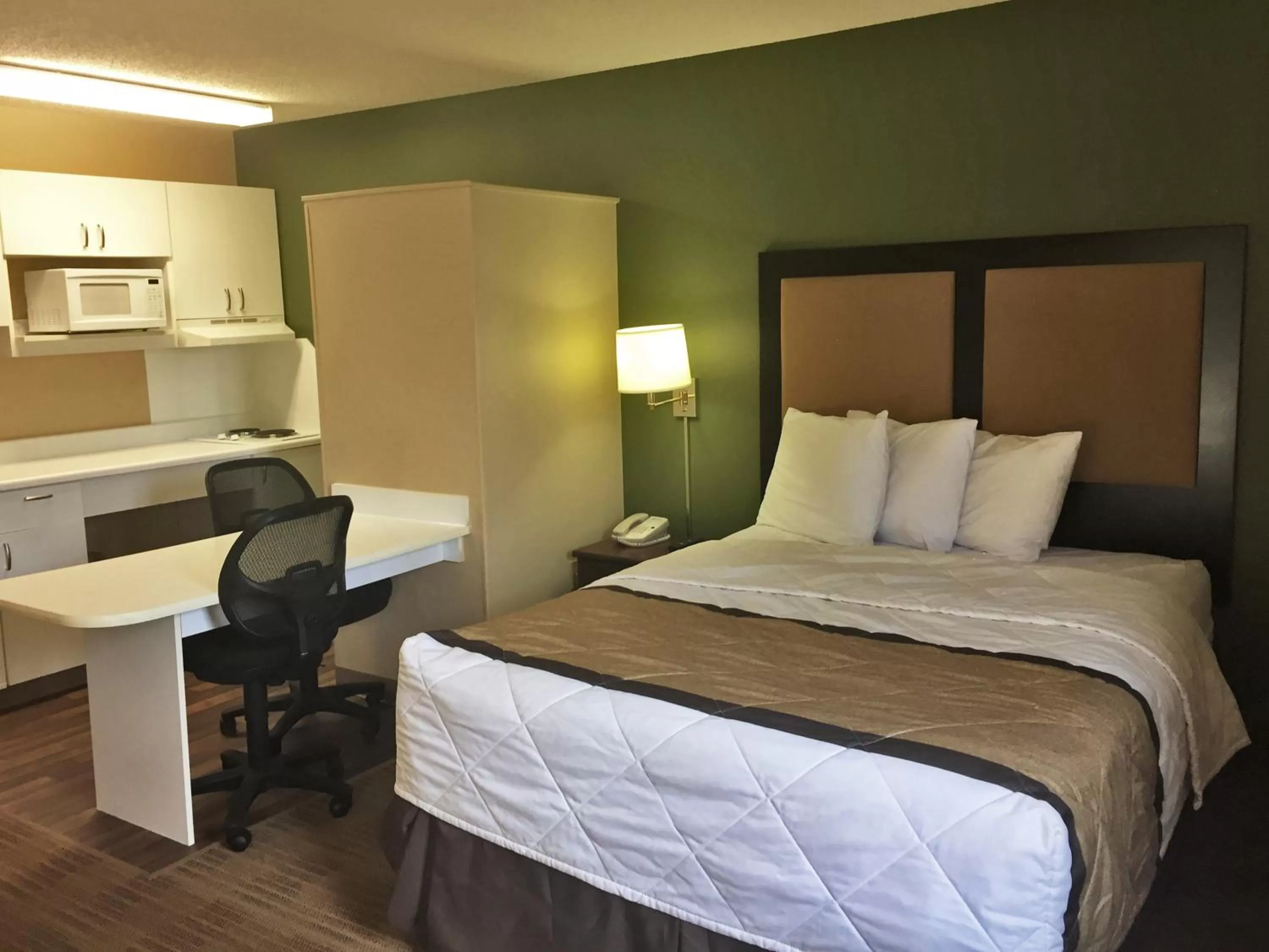 Queen Studio - Non-Smoking in Extended Stay America Suites - Chicago - Itasca