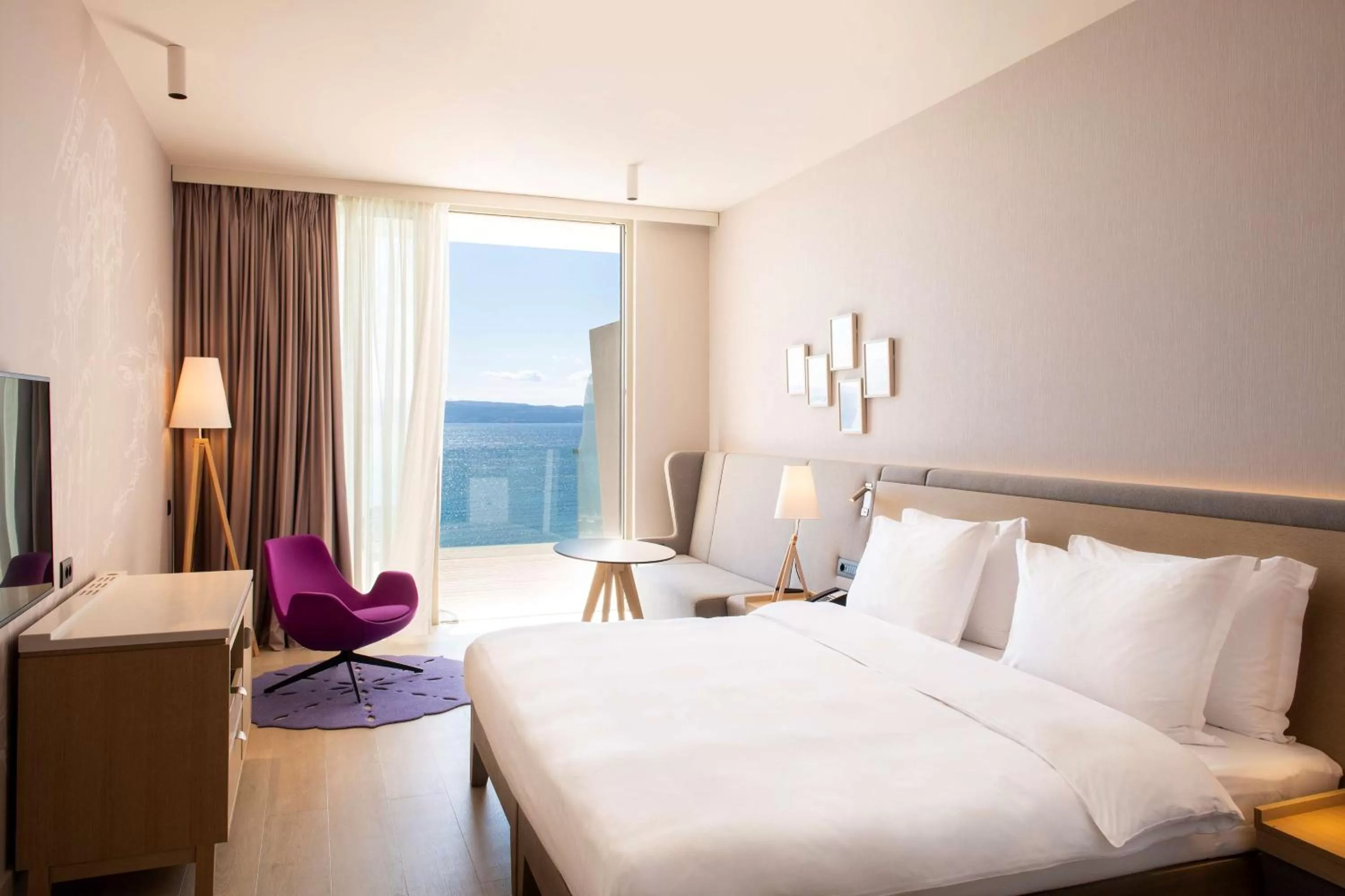 Premium Room with Balcony and Sea View in Radisson Blu Resort & Spa