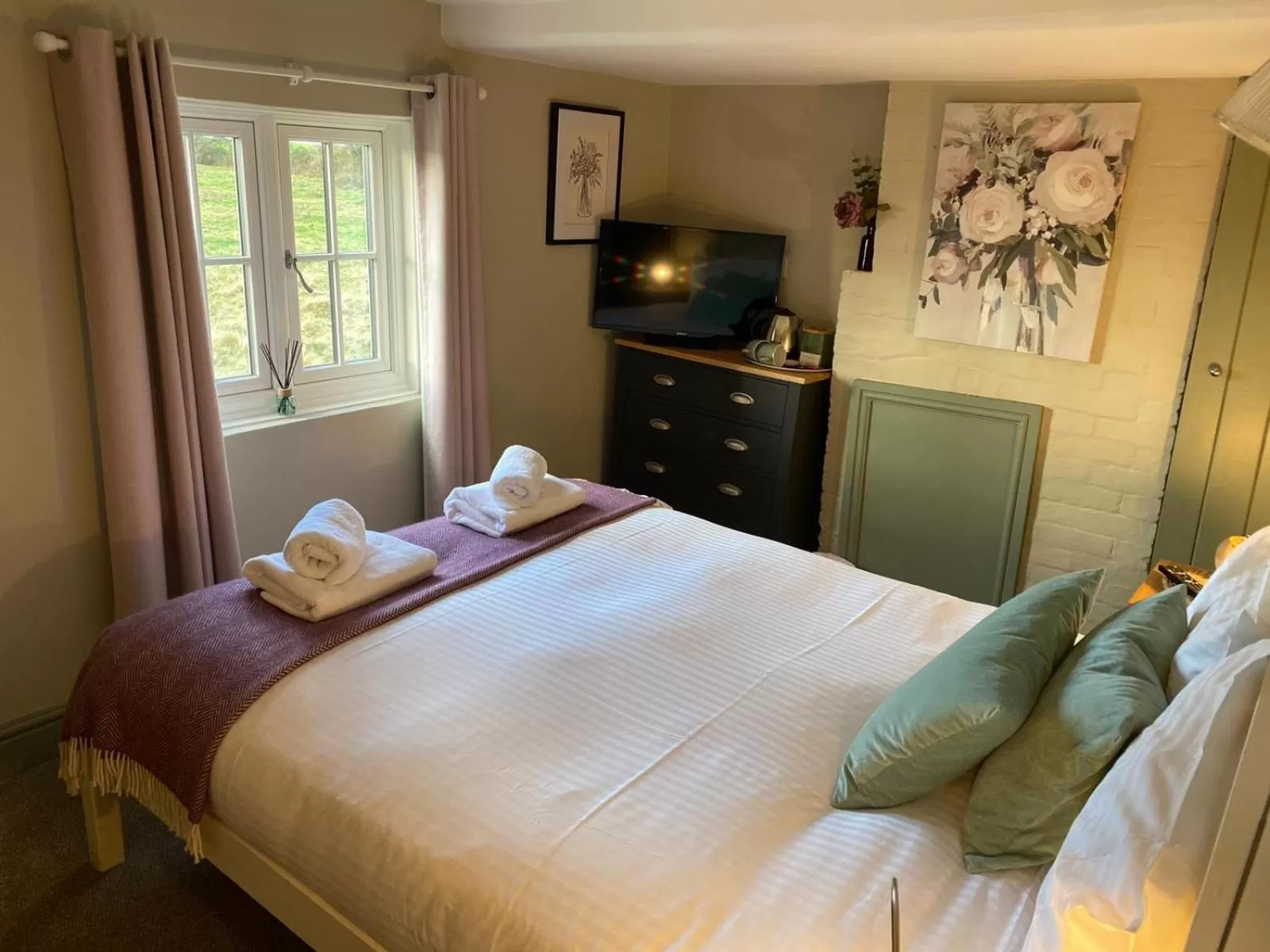Double Room with Private Bathroom in The Windmill Inn