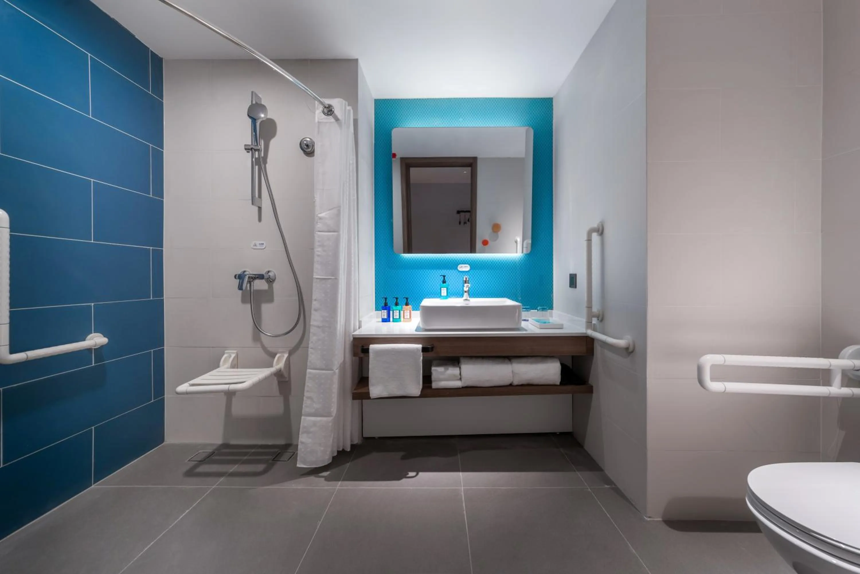 Standard King Room - Accessible in Holiday Inn Express Linyi North New District by IHG