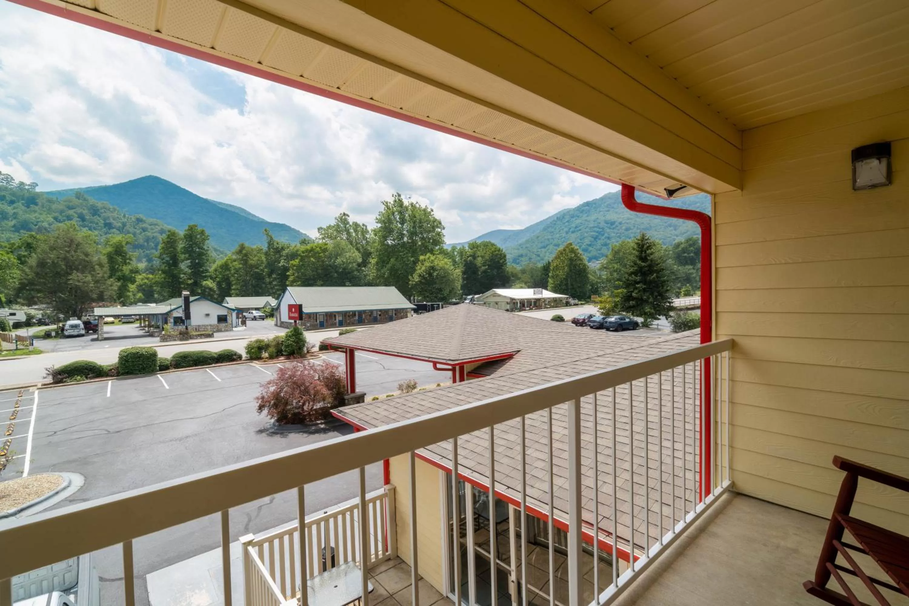 King Room with Mountain View - Accessible/Non-Smoking  in Ramada by Wyndham Maggie Valley