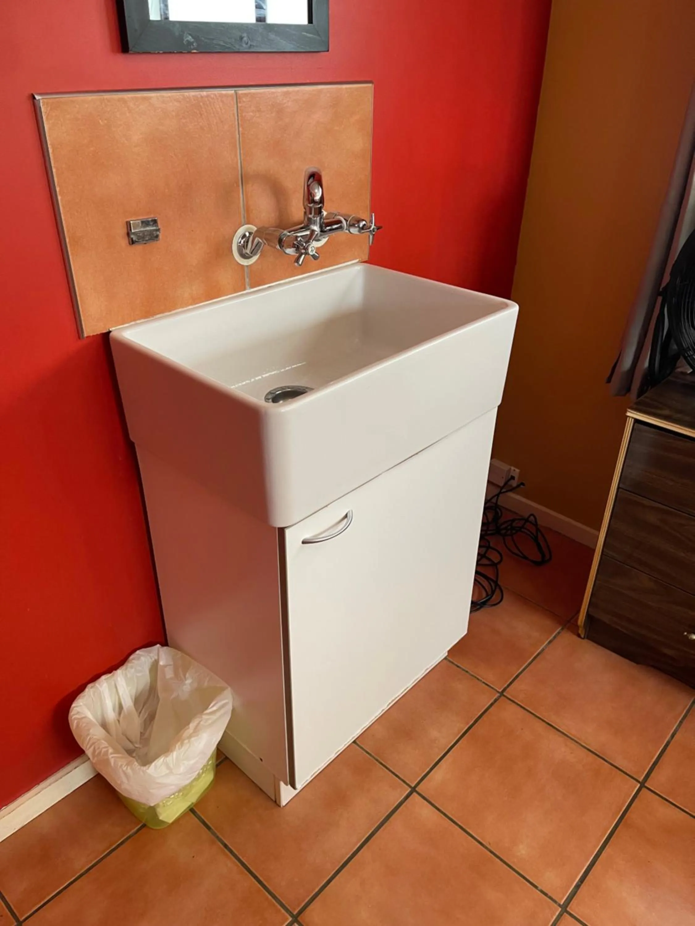 Queen Room with Shared Bathroom in The Bug Backpackers