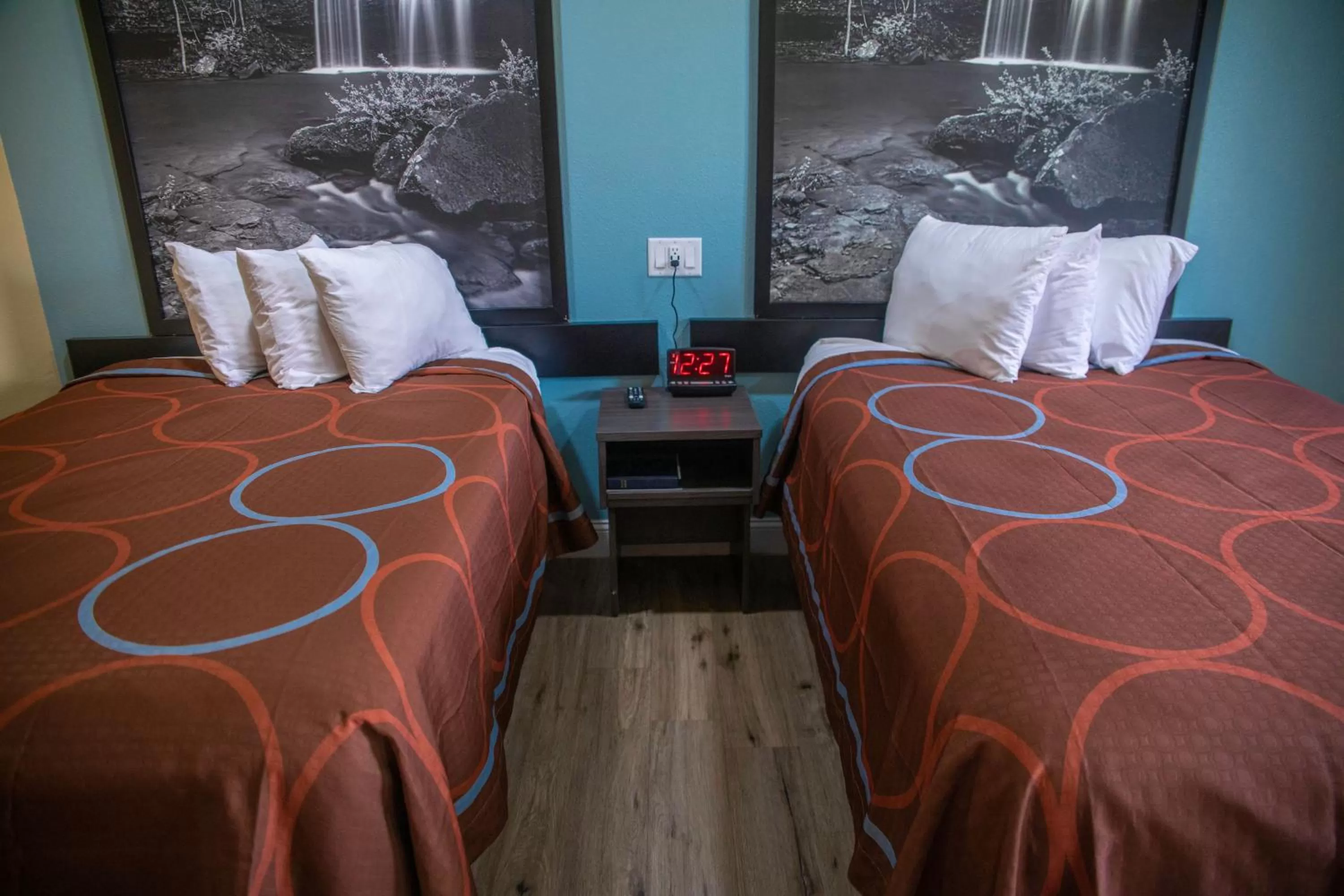 Deluxe Double Room with Two Double Beds - Non-Smoking in Super 8 by Wyndham Mountain Home