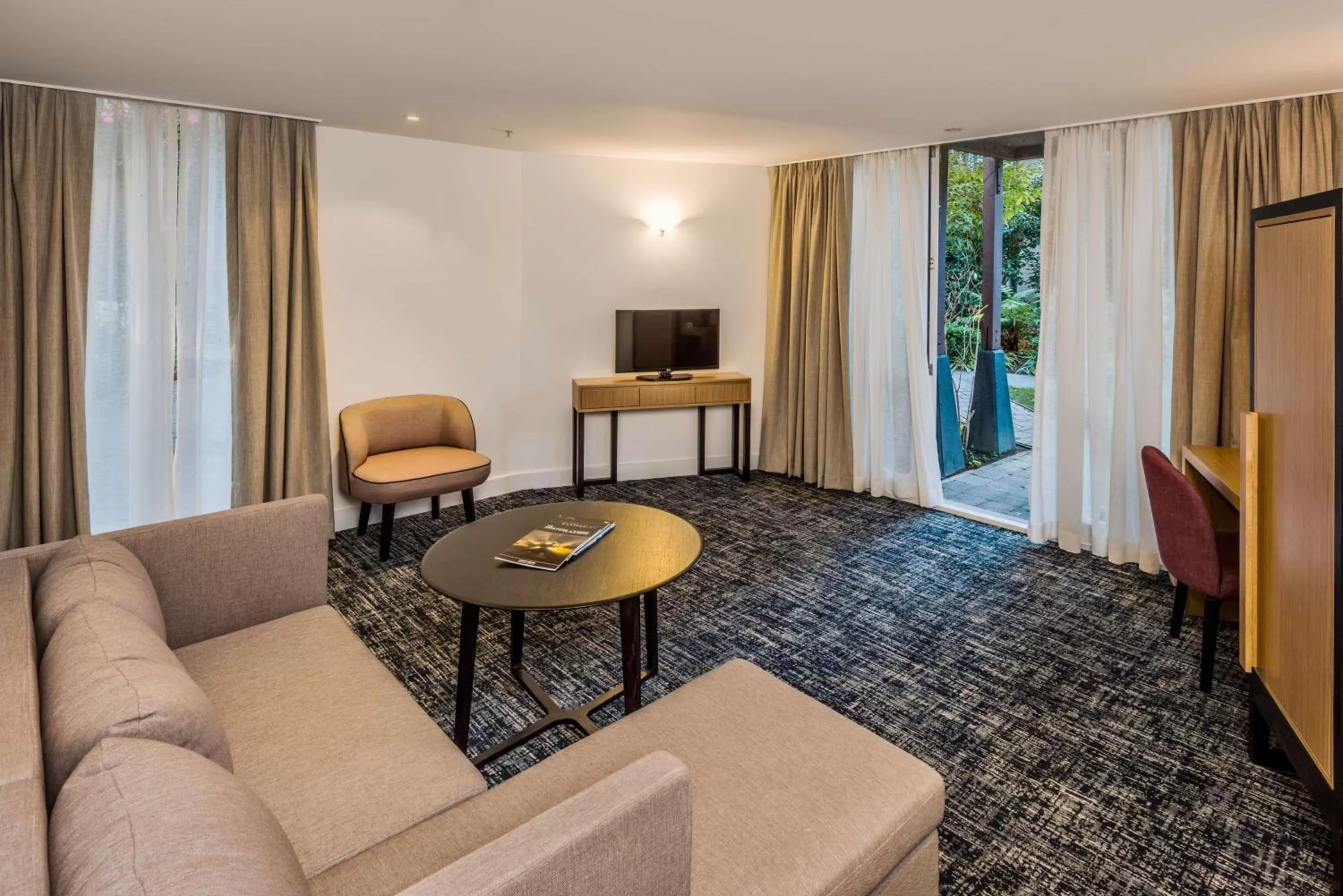 One-Bedroom King Suite in Chateau On The Park - Christchurch, A Doubletree By Hilton