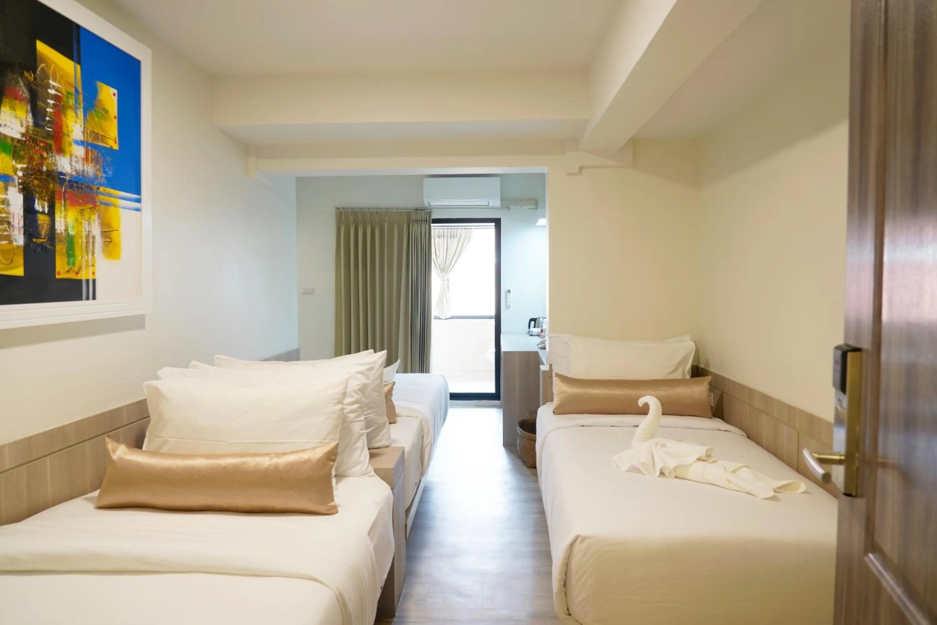 Deluxe Triple Room with Window in Sawasdee House