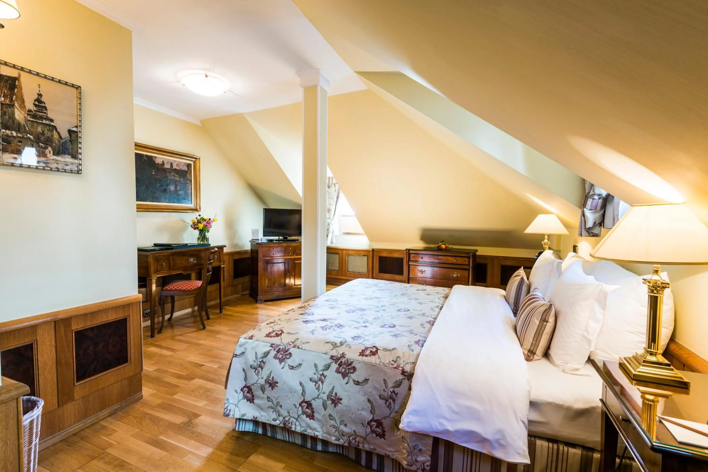 Superior Double/Twin Room in Golden Well