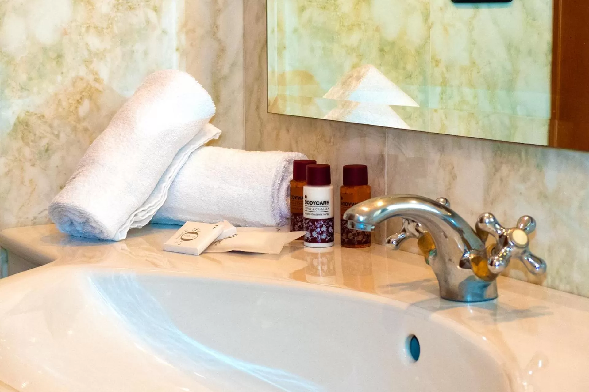 Twin Room in Hotel Astoria