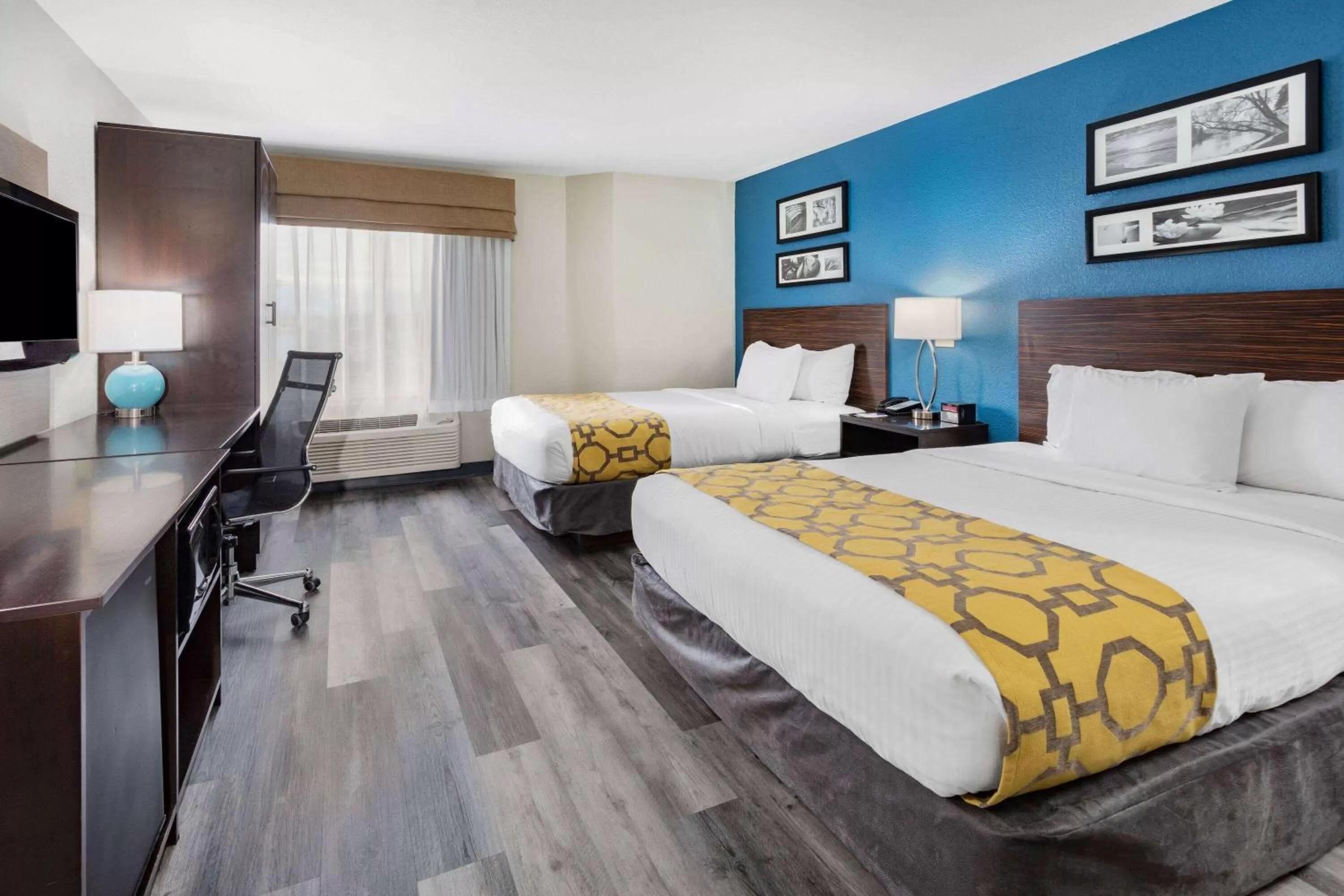 2 Queens Beds, Non-Smoking in Baymont by Wyndham Milan