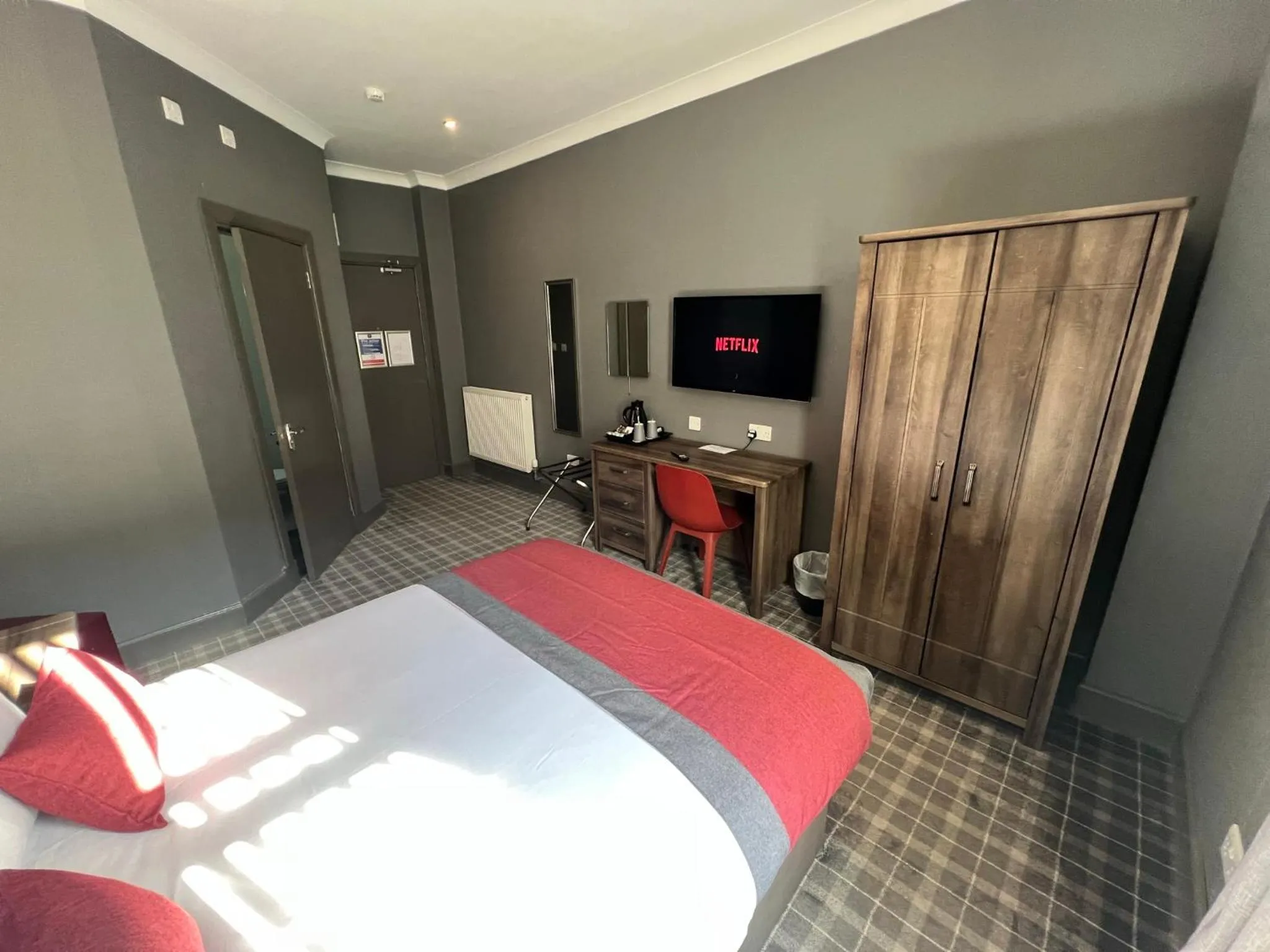 Double Room in Devoncove Hotel Glasgow