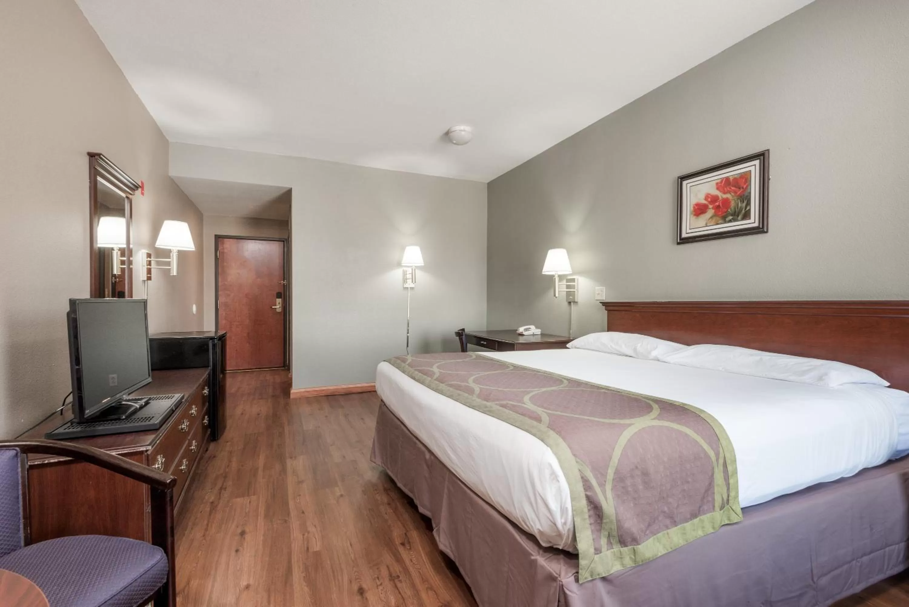 King Room - Non-Smoking in Super 8 by Wyndham Grayson