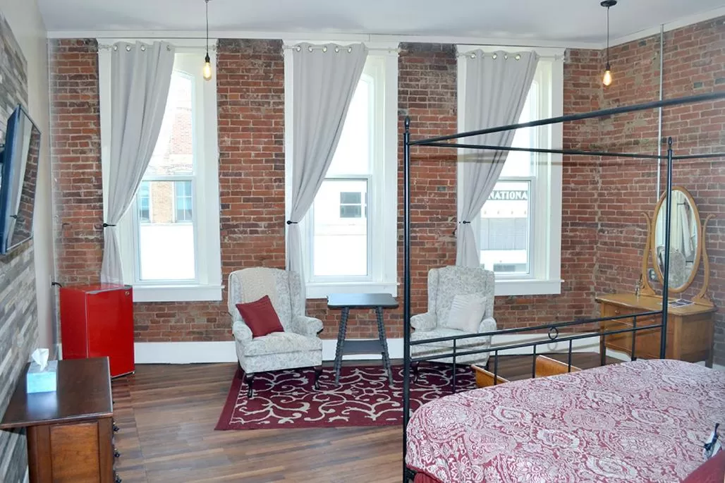 Deluxe King Studio in Eighteen-Ninety Sleepover