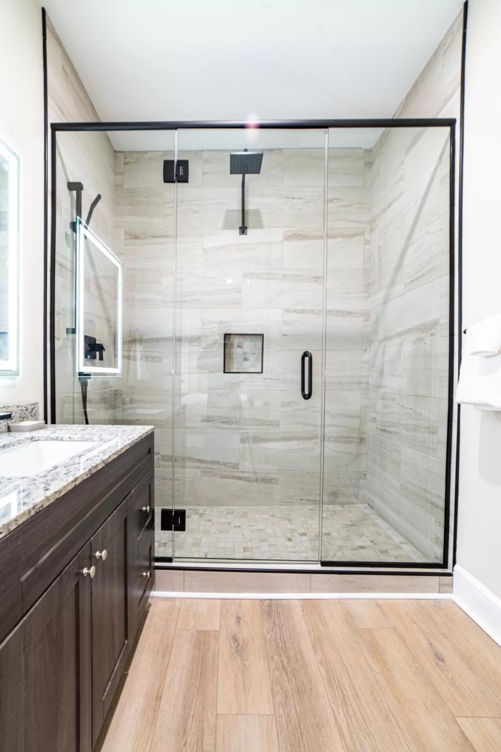 Queen Room in Riverside Inn