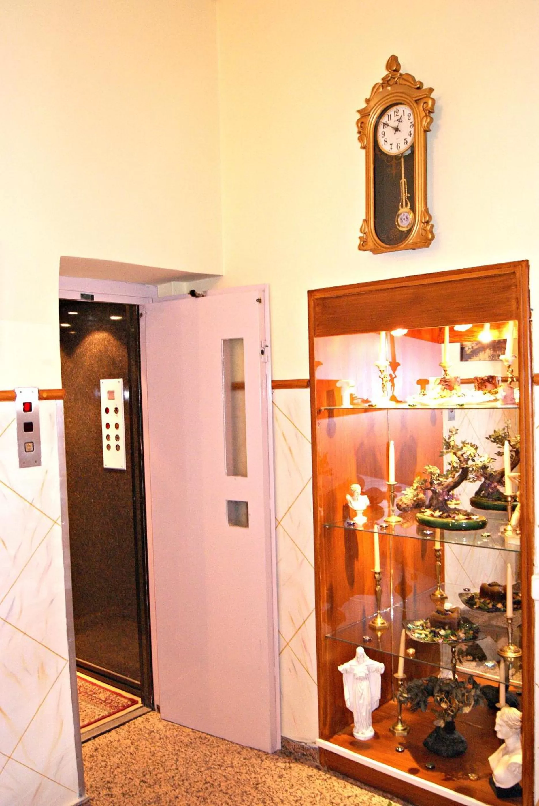 Classic Triple Room in Diethnes Hotel