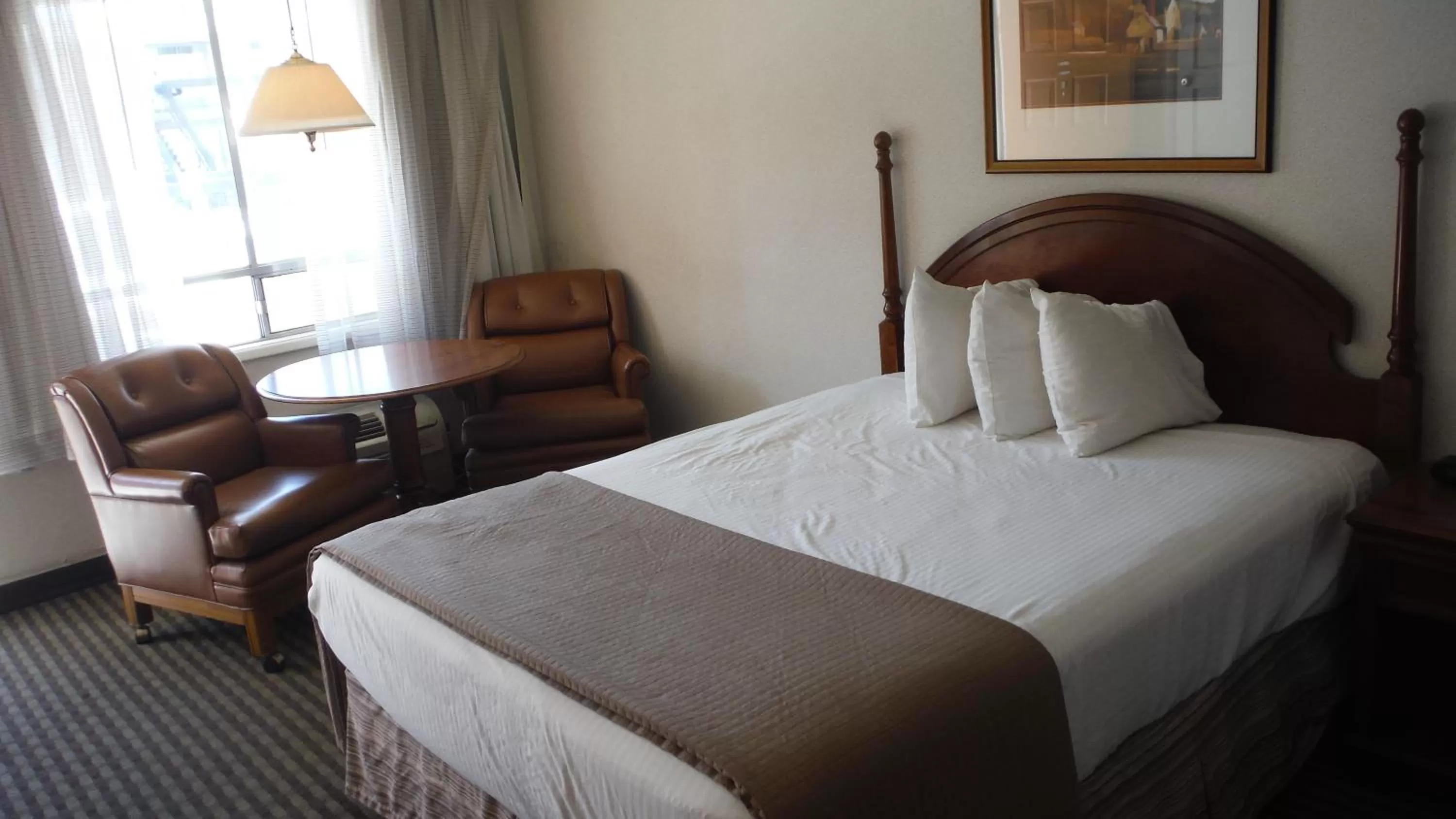 Queen Room with One Queen Bed - Non-Smoking in Thunderbird Motel