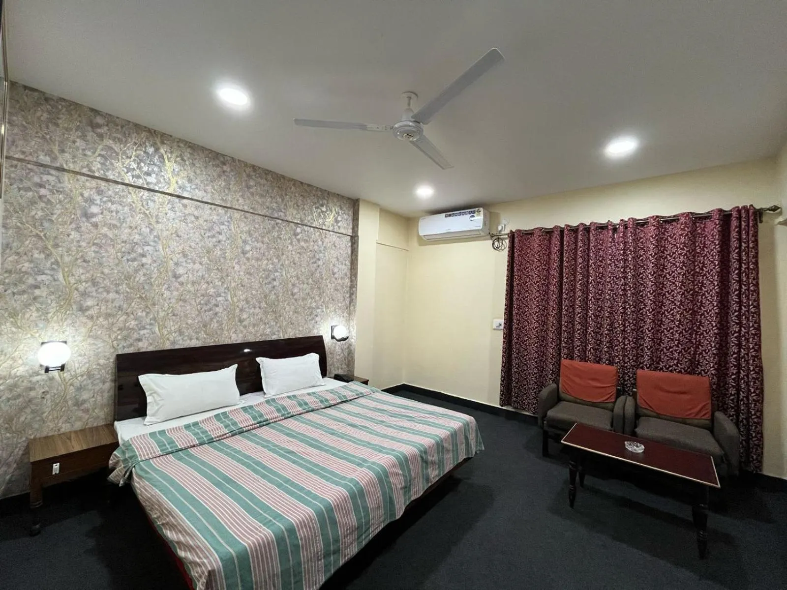 Deluxe Double or Twin Room in Gautam Hotel