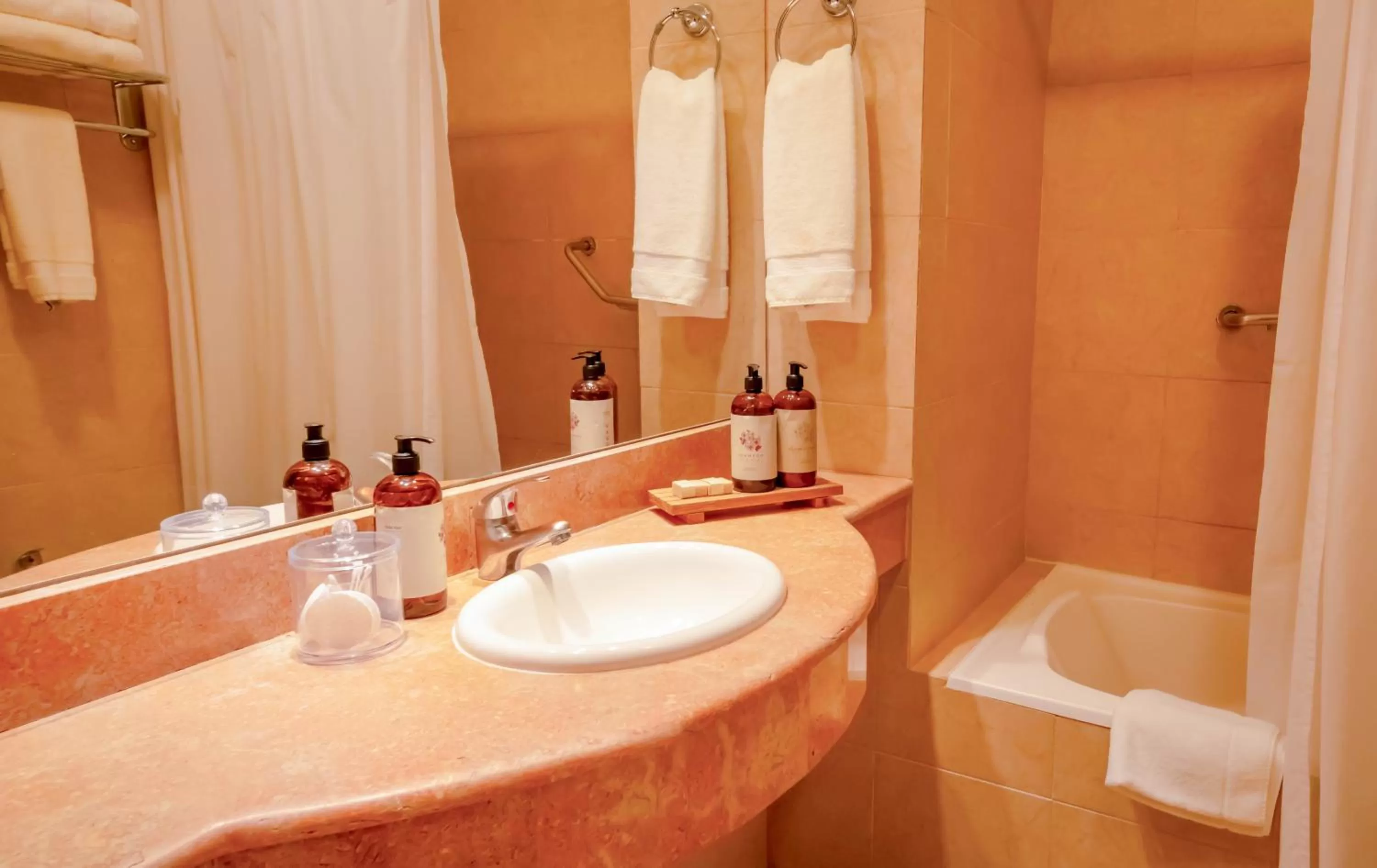 Family Room with Sea View in Yene hue