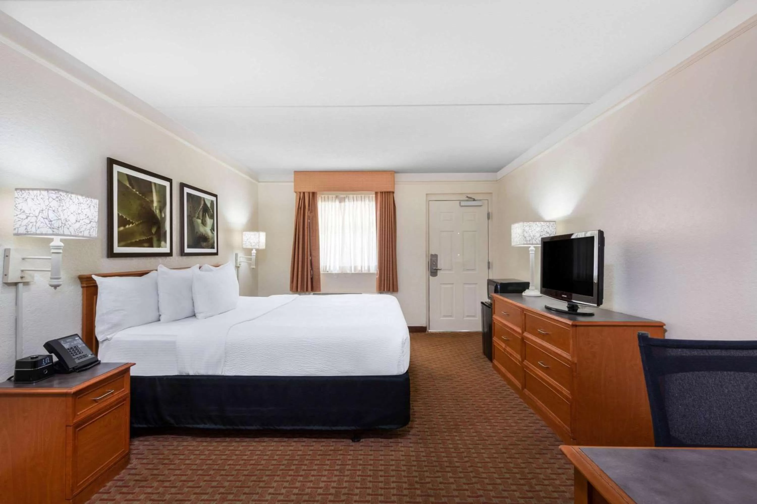 King Room - Disability Access in La Quinta East Deerfield Beach - Boca Raton