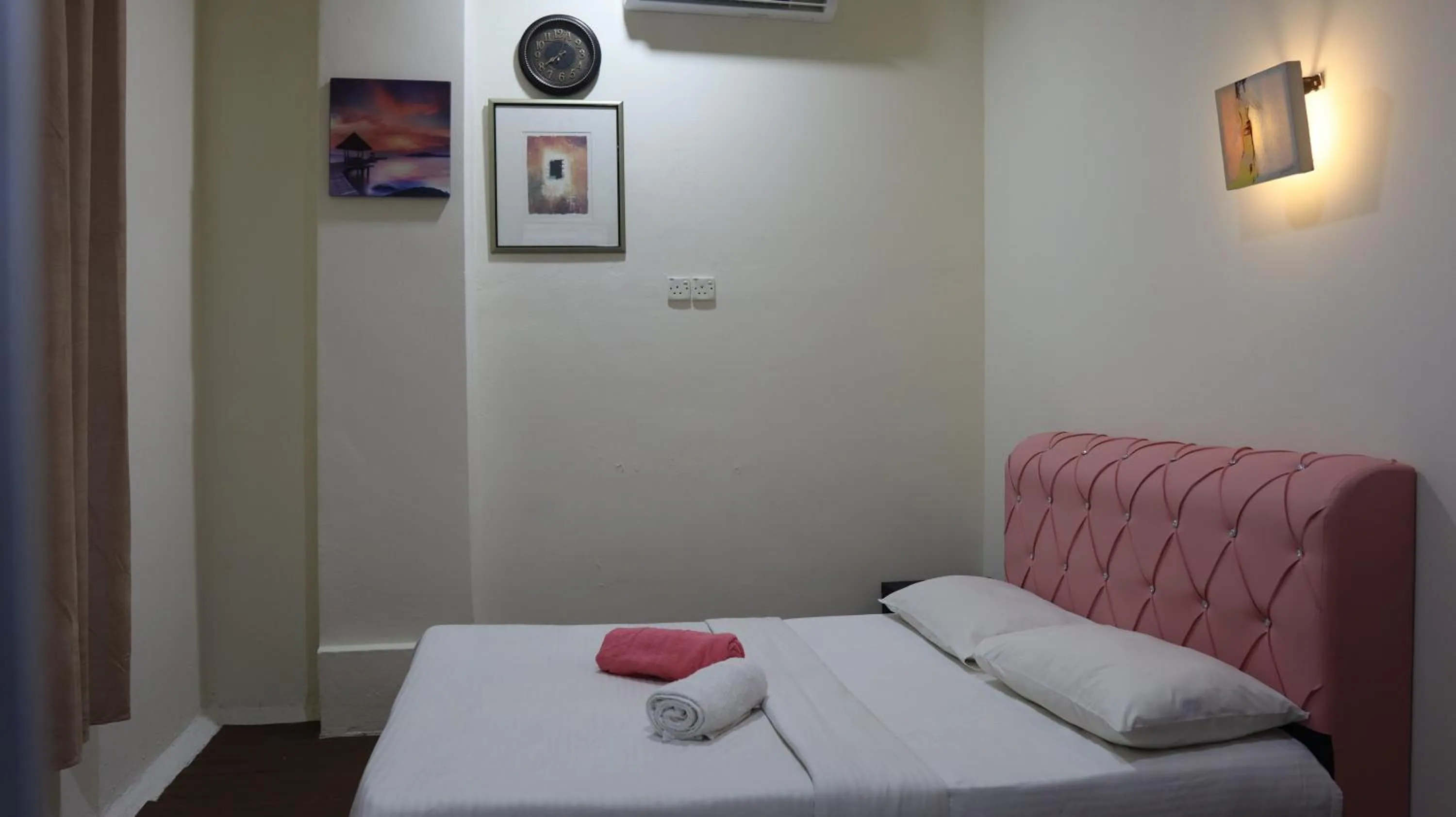 Superior Queen Room in The Explorers Guesthouse and Hostel