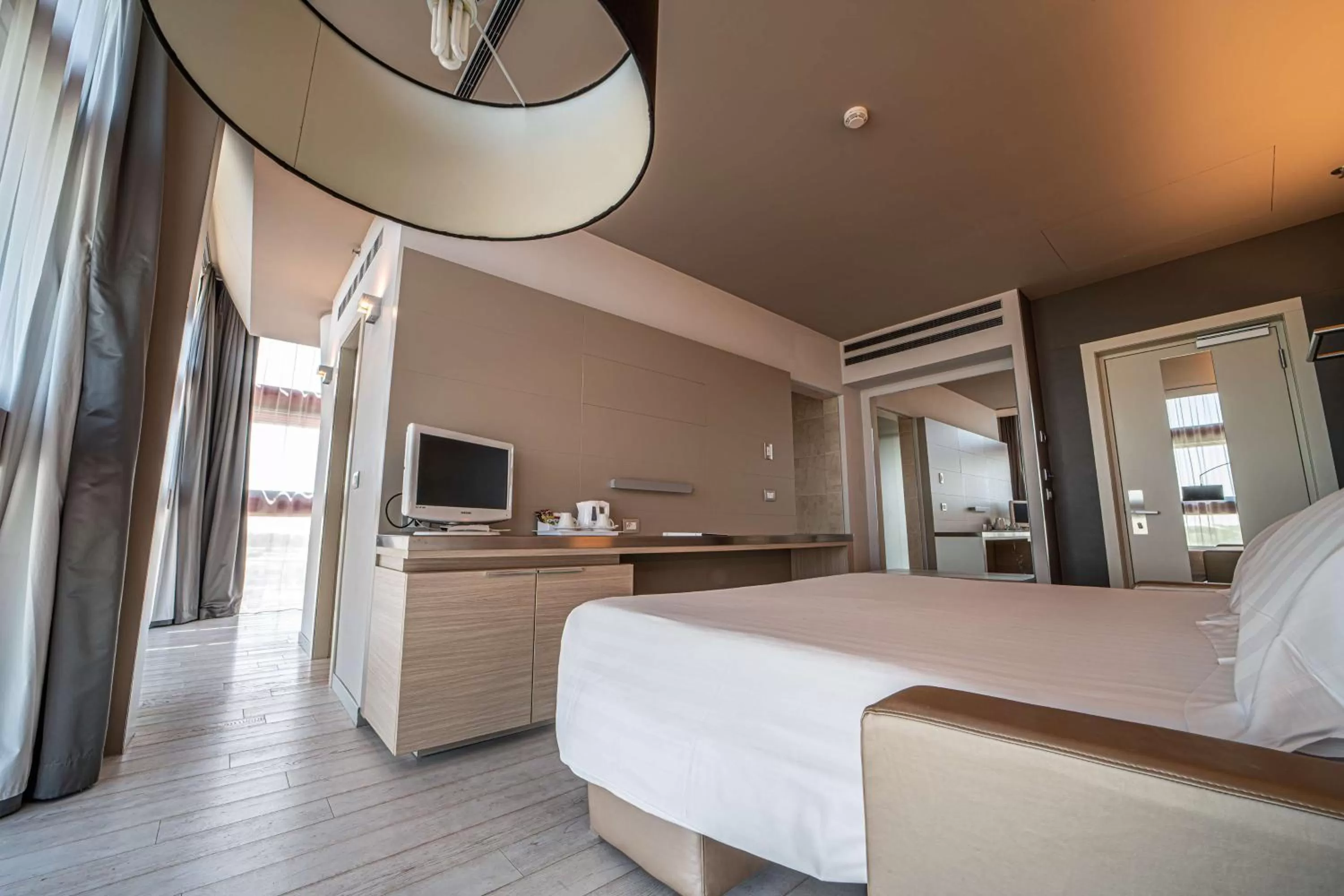 King Suite with Queen Bed in Best Western Plus Net Tower Hotel Padova