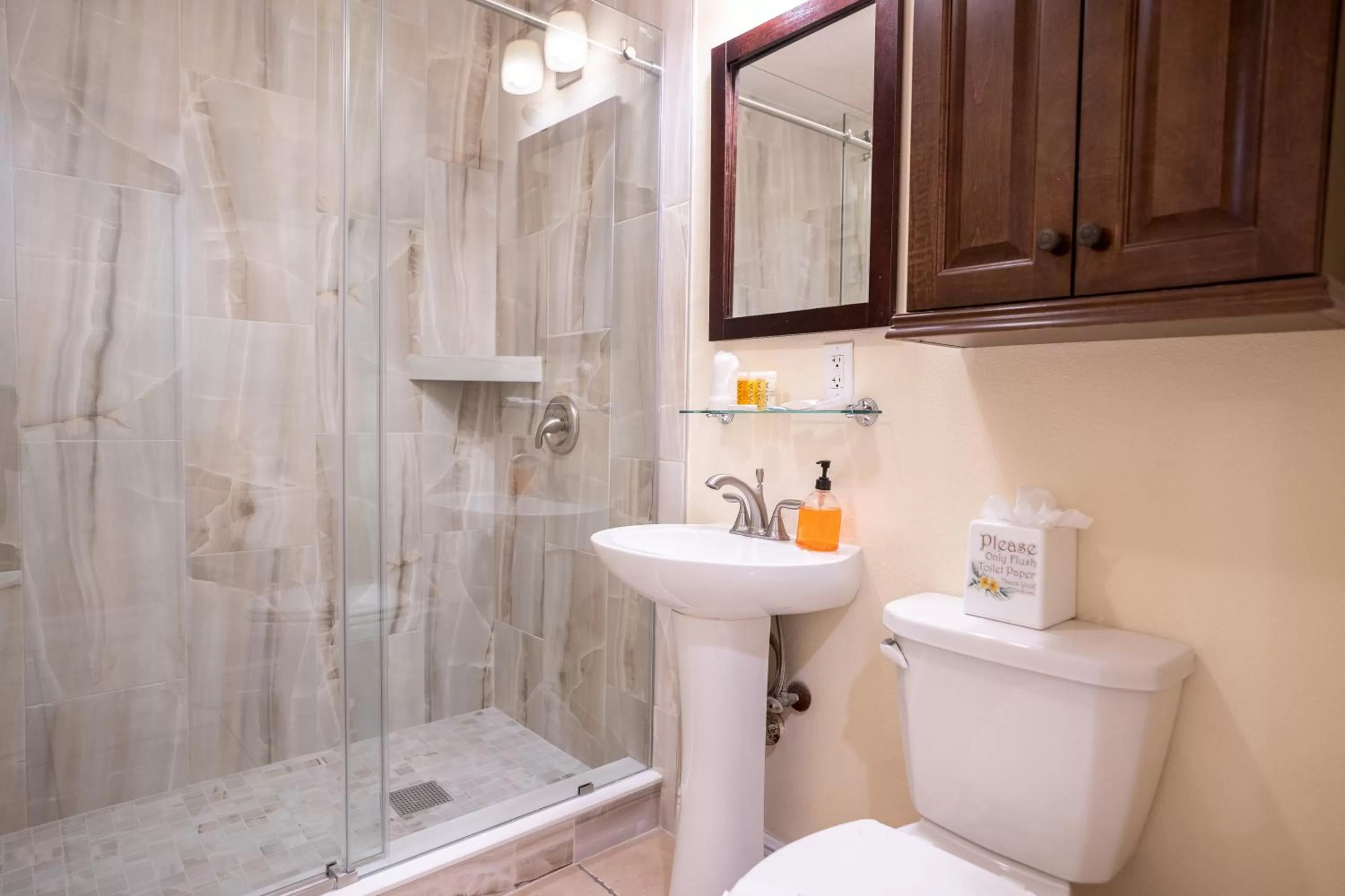 Queen Studio Unit 101 in The Capri at Siesta