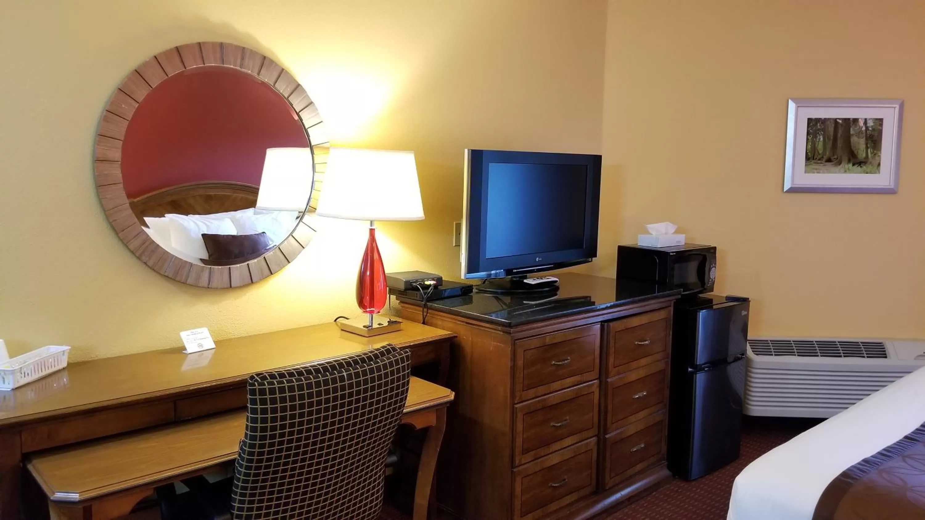 One King Deluxe with Sofa Bed - single occupancy - No Pets Allowed in Dew Drop Inn