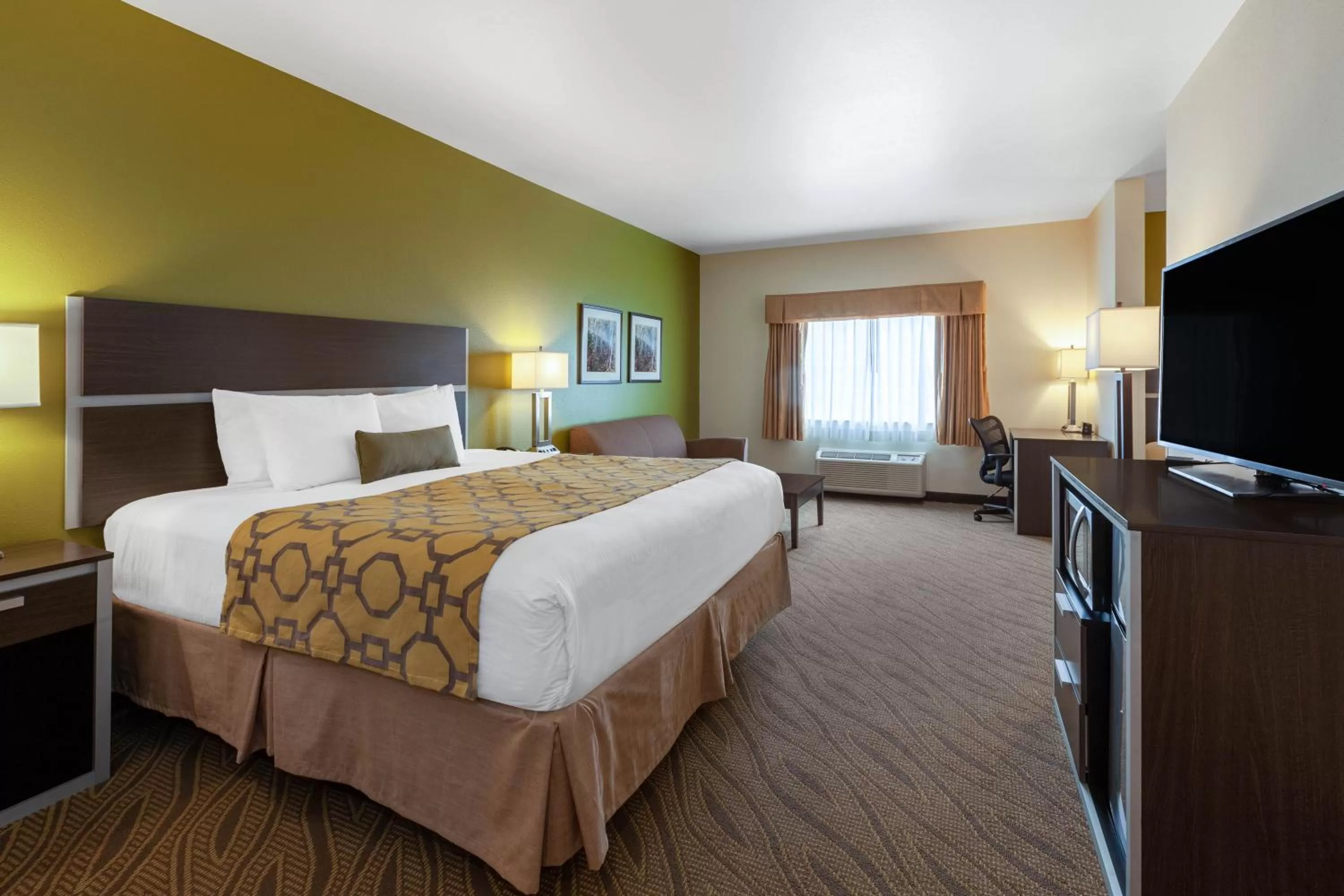 1 King Bed and 2 Twin Beds, Studio Family Suite, Non-Smoking in Baymont by Wyndham Beulah