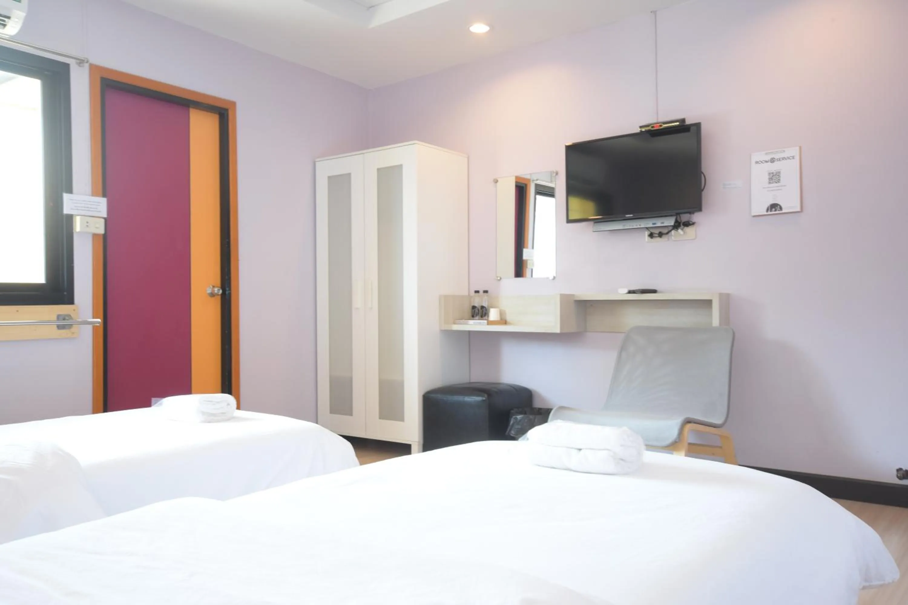 Twin Room with Private Bathroom in Room@Vipa