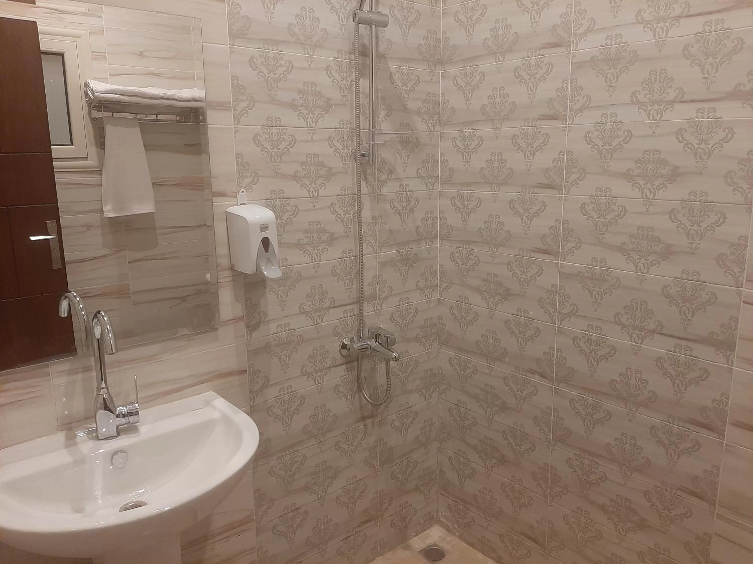 Budget Double Room in La Casa Beach