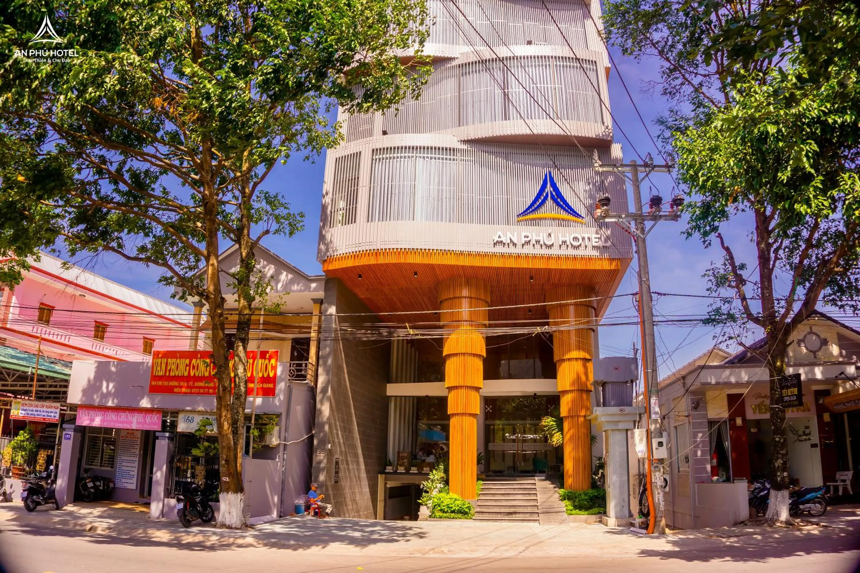 Facade/entrance in An Phu Hotel